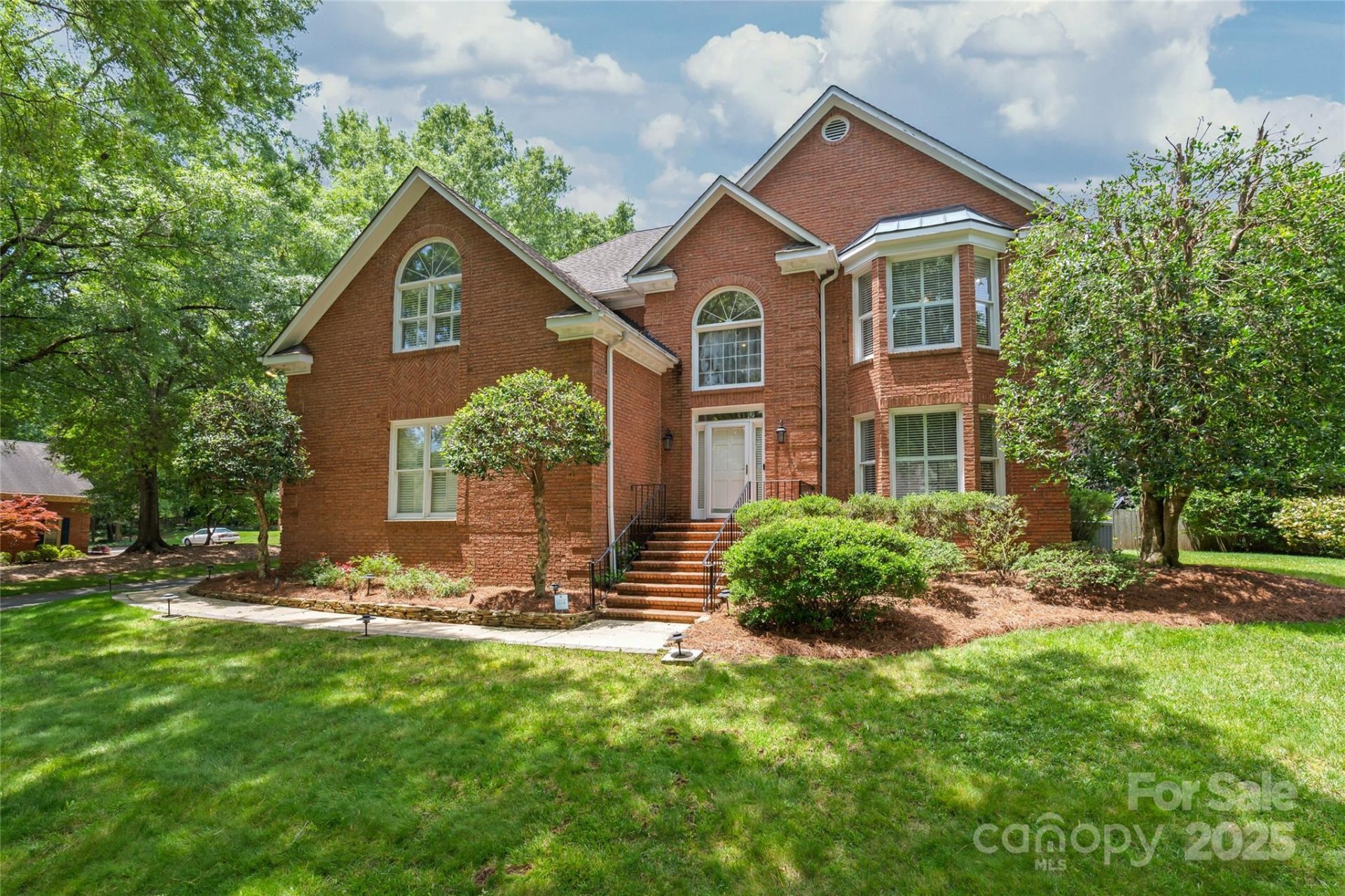 Crown Colony Estates, Charlotte Community