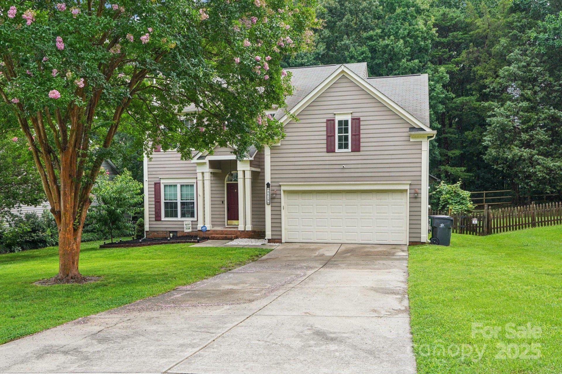 Cambridge, Charlotte Community