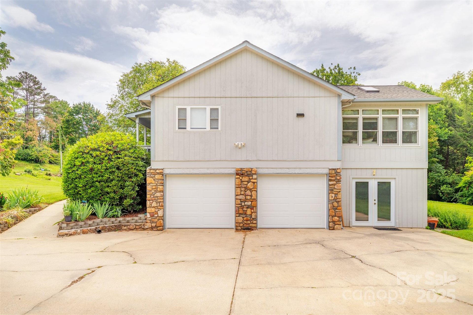 Property image 3 at 76 Woodland Hills Road, Asheville, NC 28804