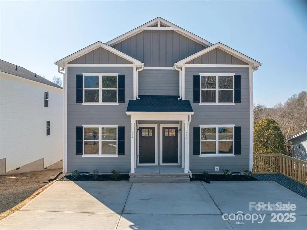 Abernathy Woods, Hickory Community