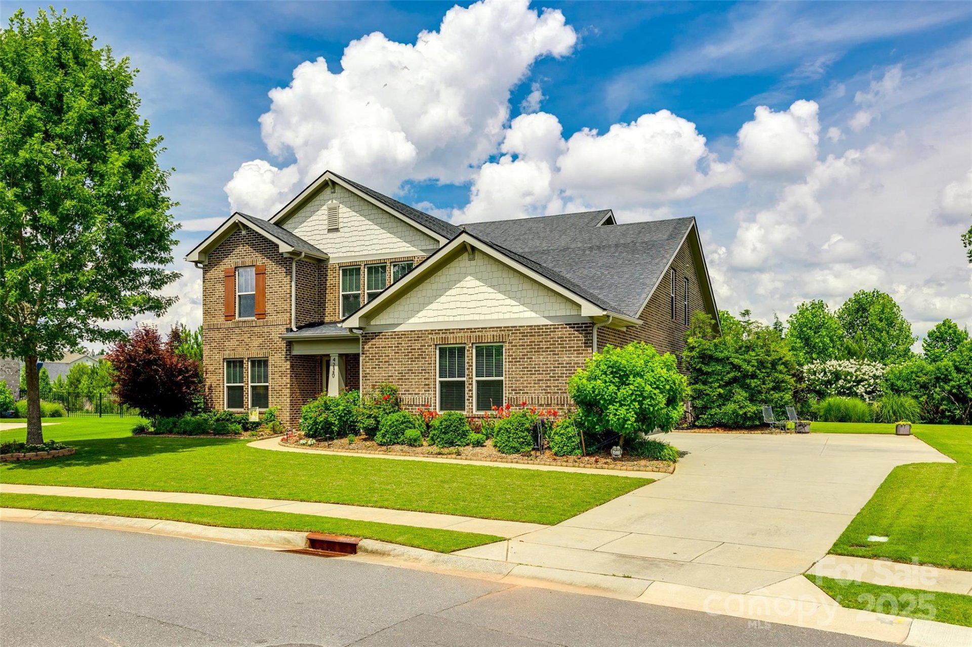 4220 Thames Circle