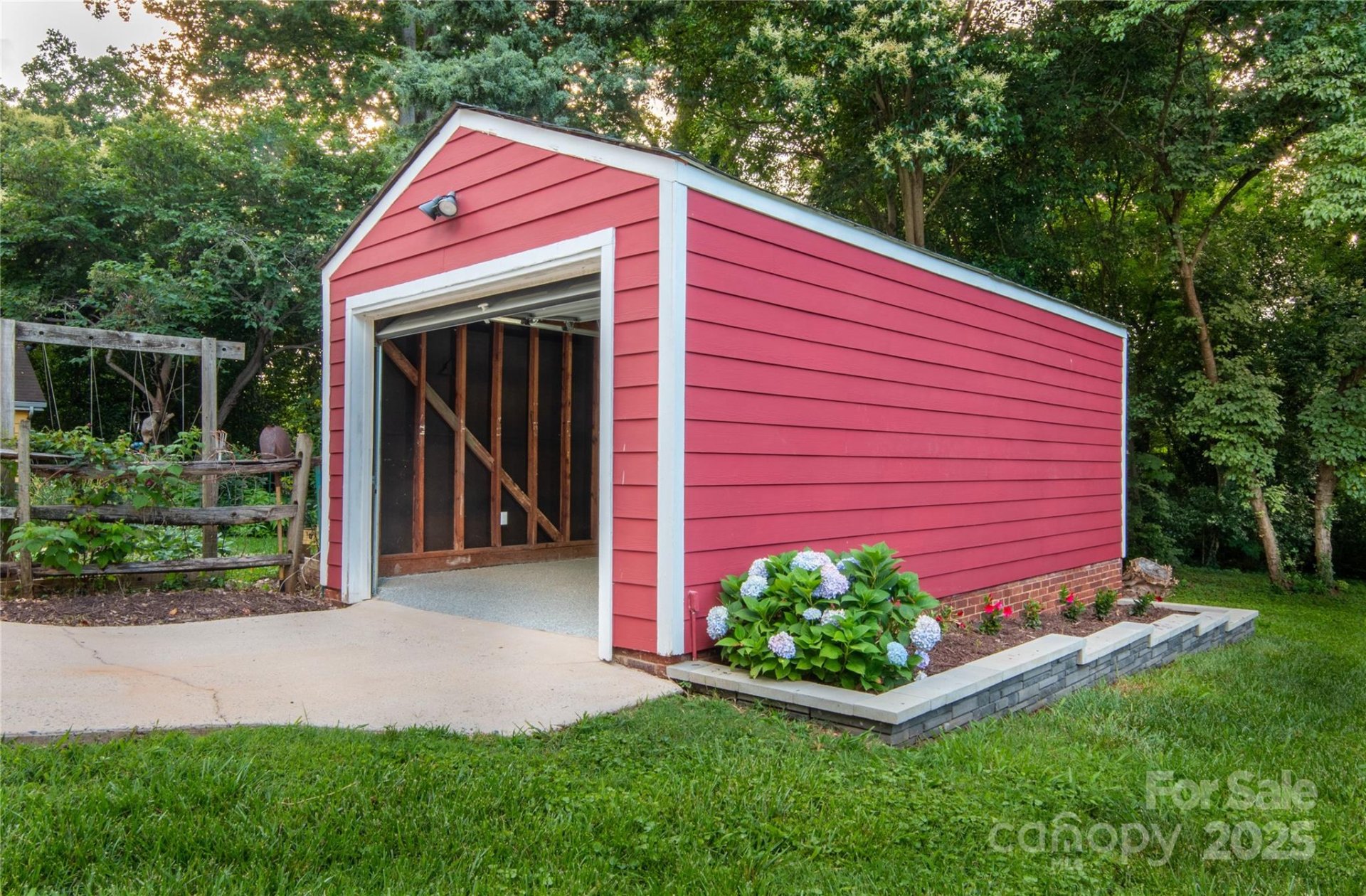 Property image 3 at 2115 Arnold Drive, Charlotte, NC 28205