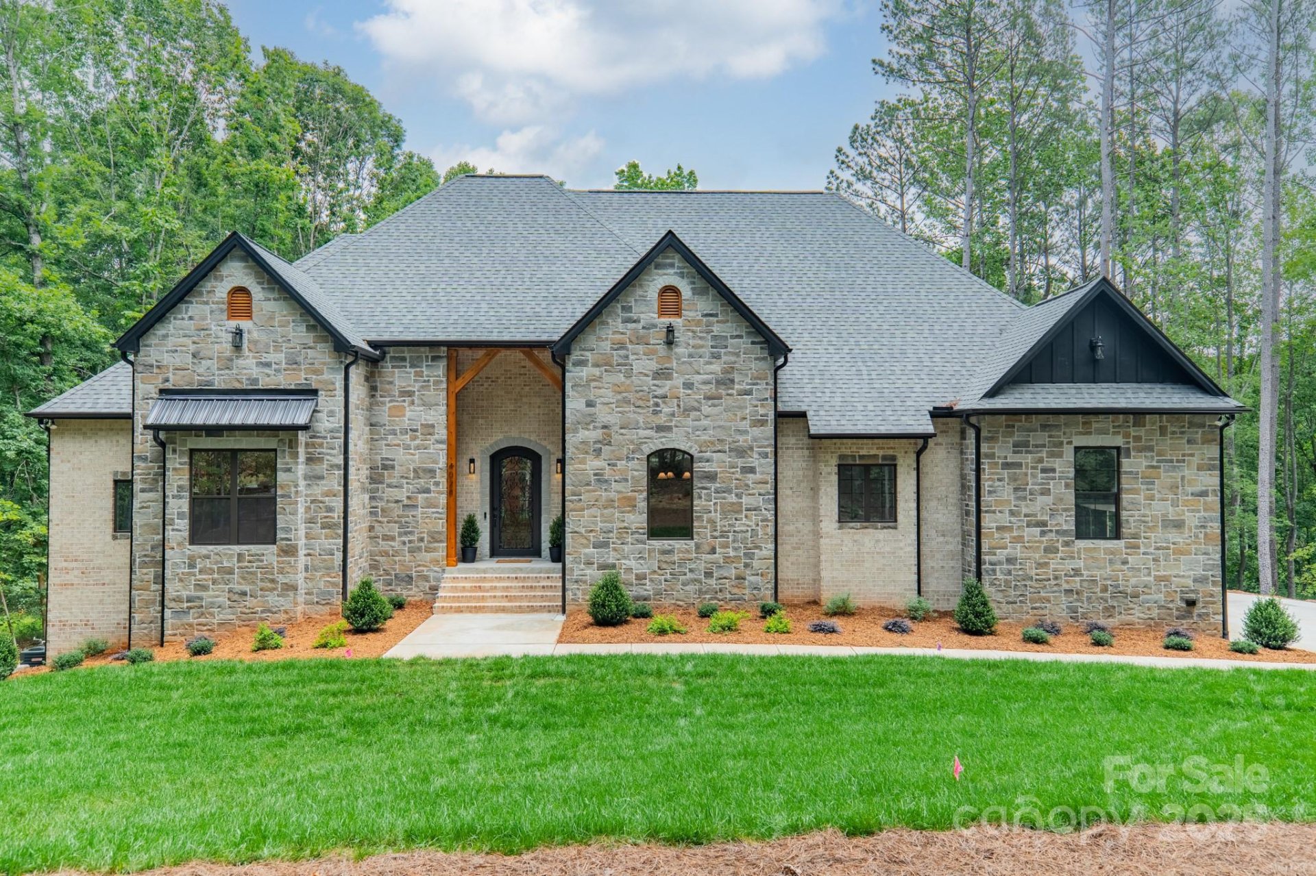 Norman Pointe, Denver community