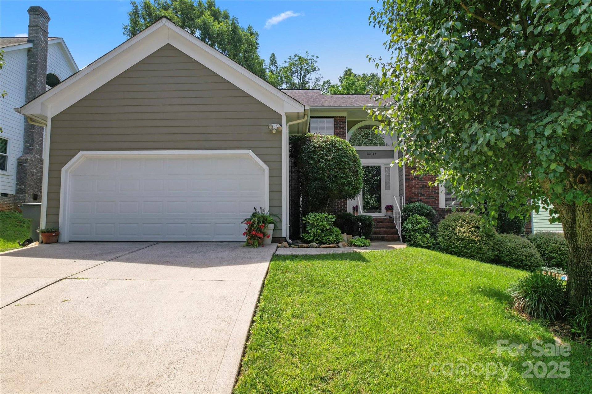 Property image 1 at 10043 Elsenham Lane, Charlotte, NC 28269