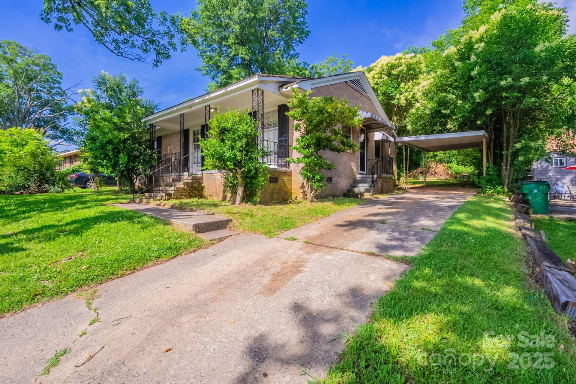 Property image 2 at 823 Yuma Street, Charlotte, NC 28213