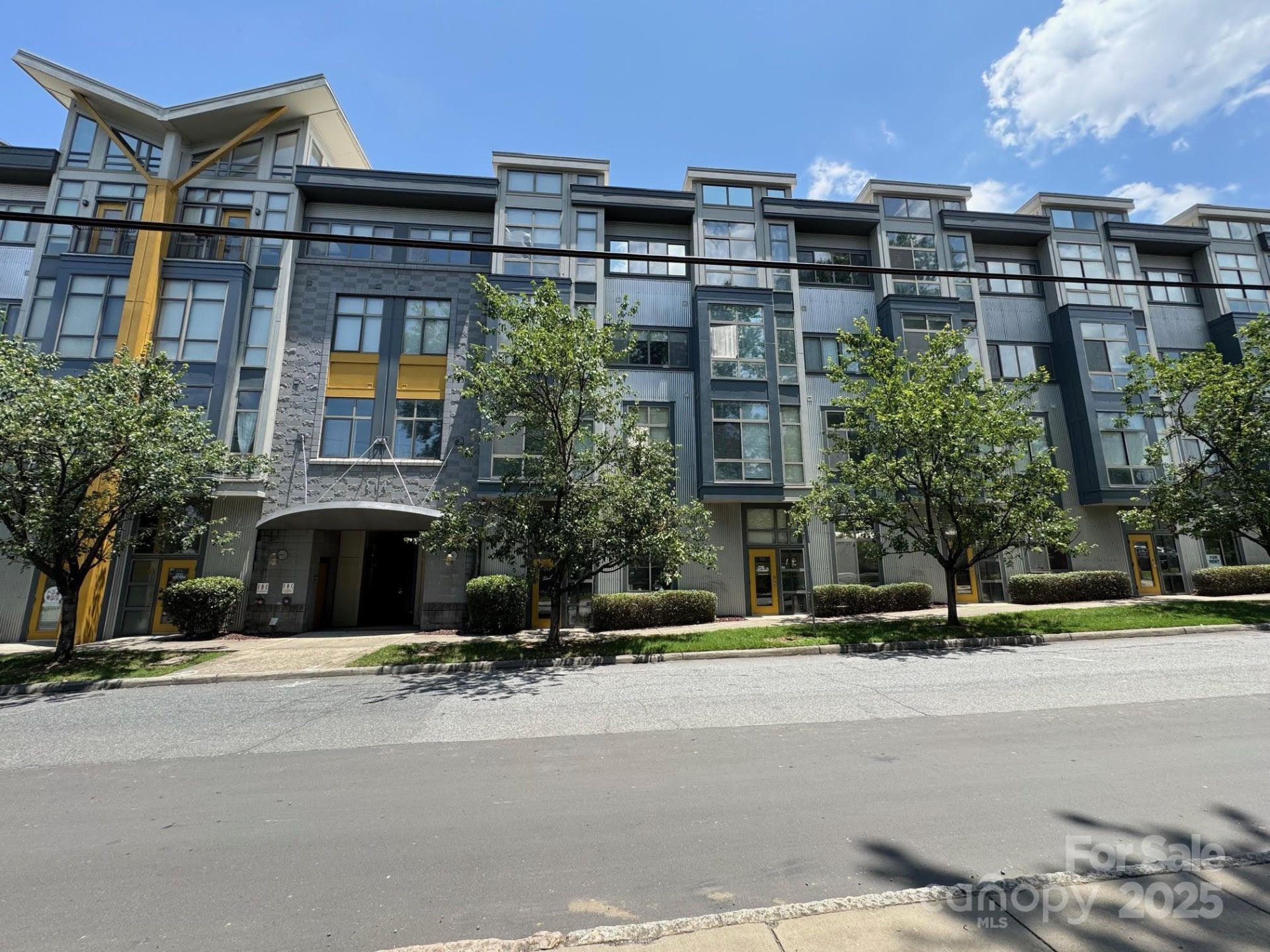 514 W 10th Street
