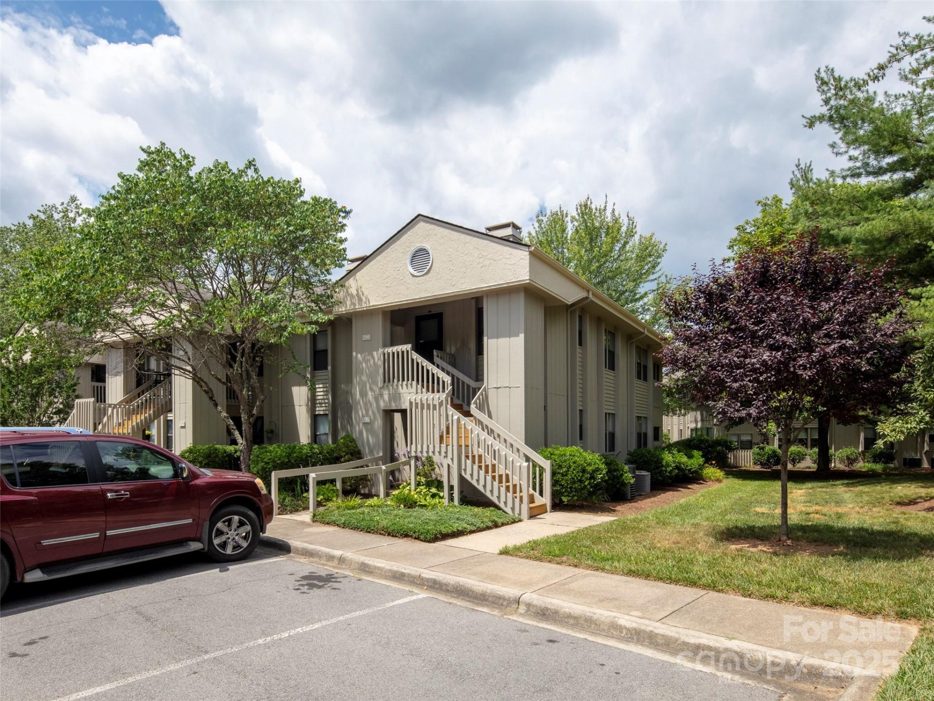 Property image 1 at 206 Abbey Circle, Asheville, NC 28805