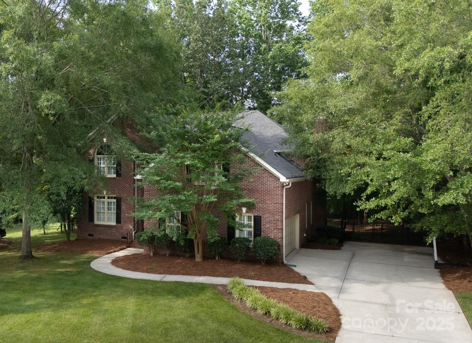 1587 Summit View Drive