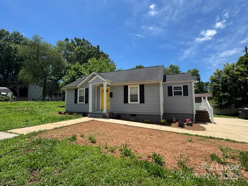 Property image 1 at 2401 Roslyn Avenue, Charlotte, NC 28208