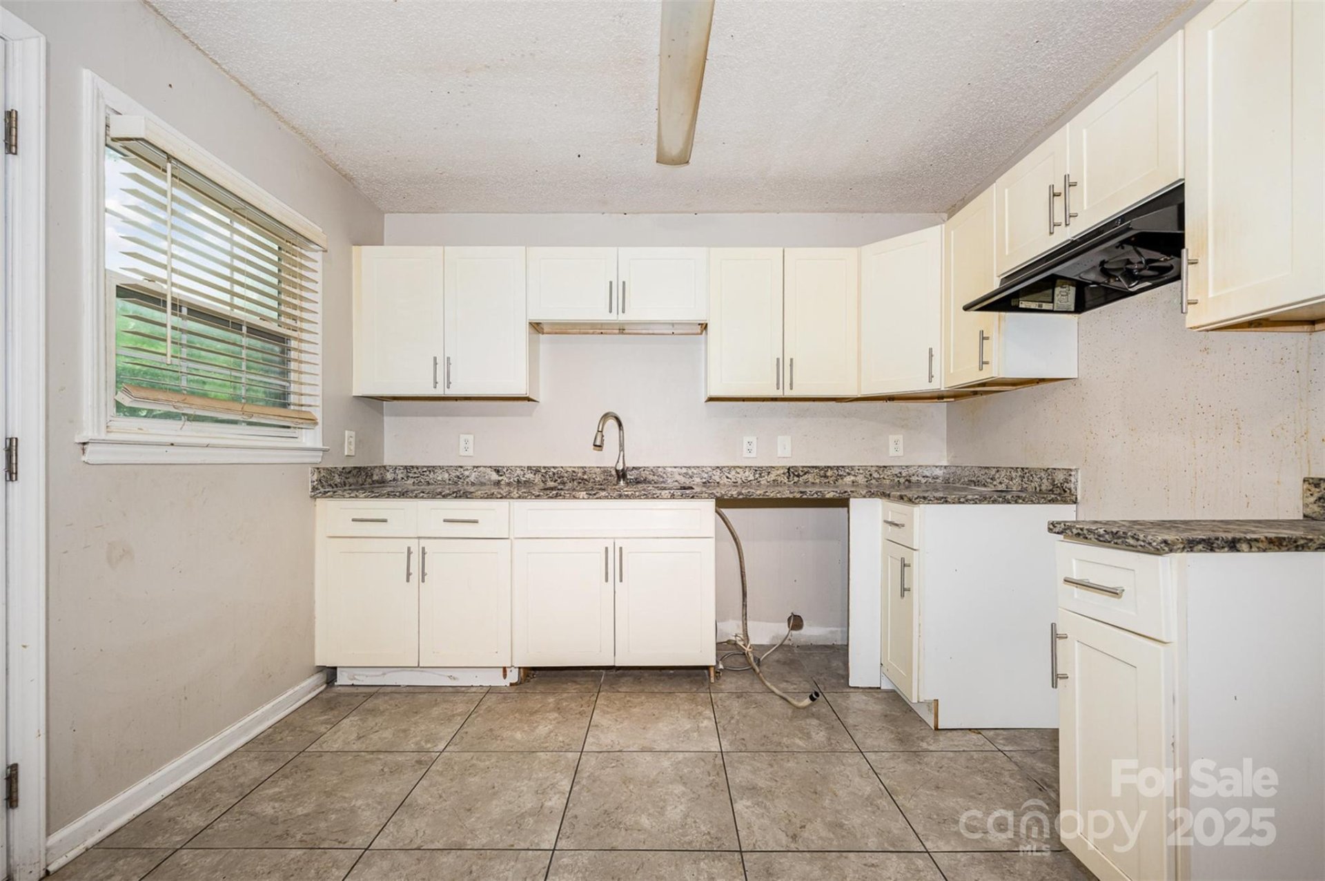 Property image 4 at 5143 Delivau Drive, Charlotte, NC 28215