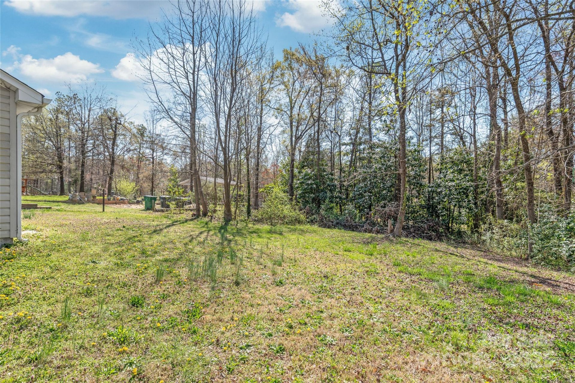 Property image 3 at 425 Austin Drive, Charlotte, NC 28213