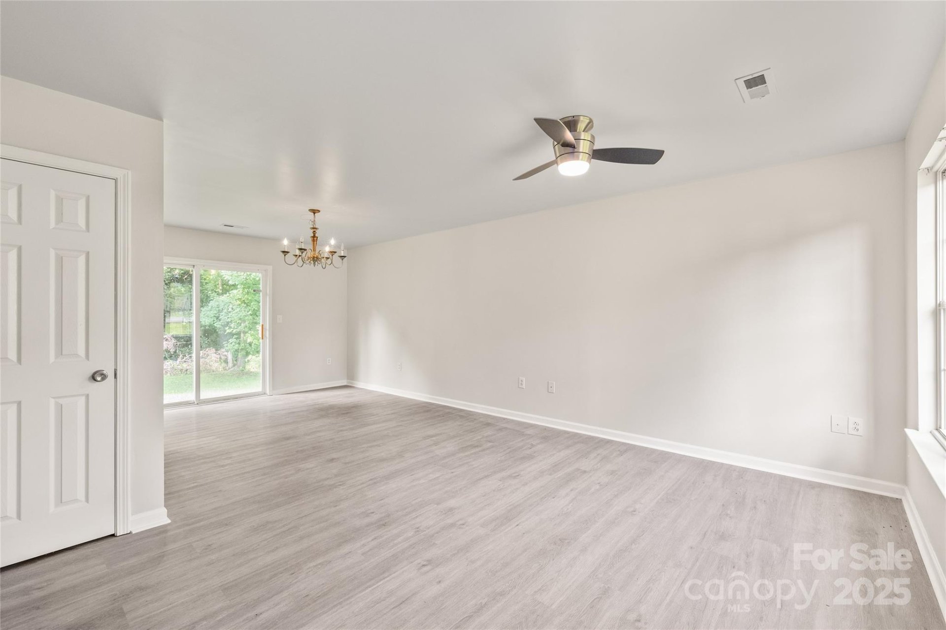 Property image 5 at 425 Austin Drive, Charlotte, NC 28213