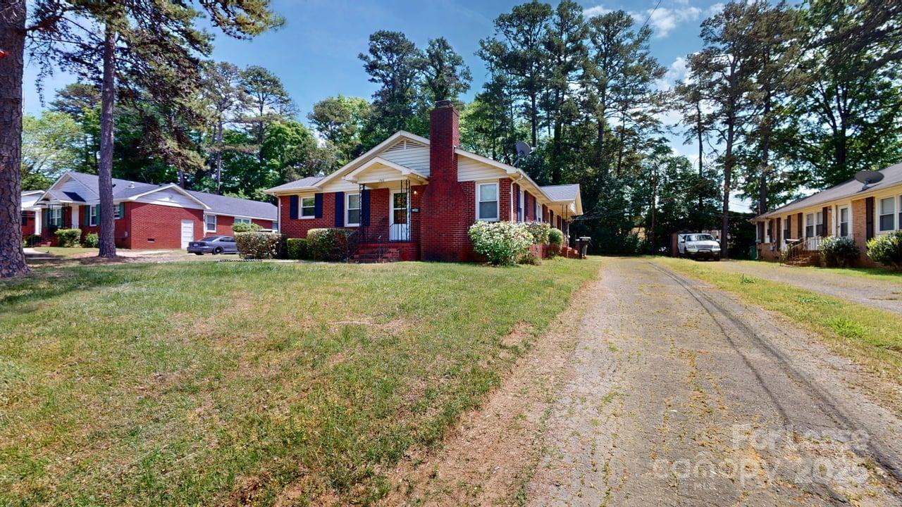 Property image 2 at 1510 Woodhill Lane, Charlotte, NC 28205