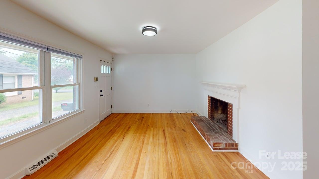 Property image 3 at 1510 Woodhill Lane, Charlotte, NC 28205