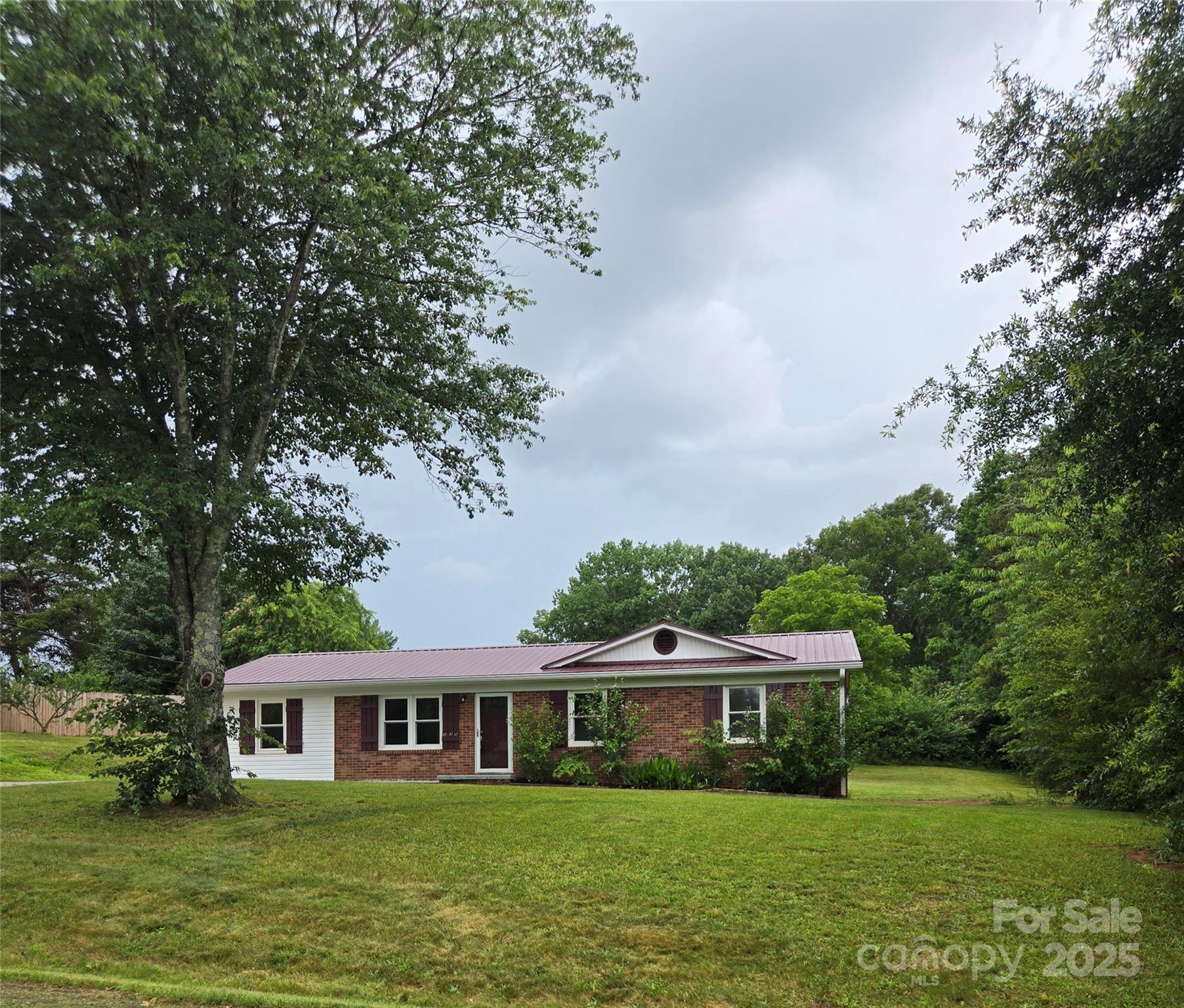 Property image 2 at 125 Heritage View Road, Hickory, NC 28601