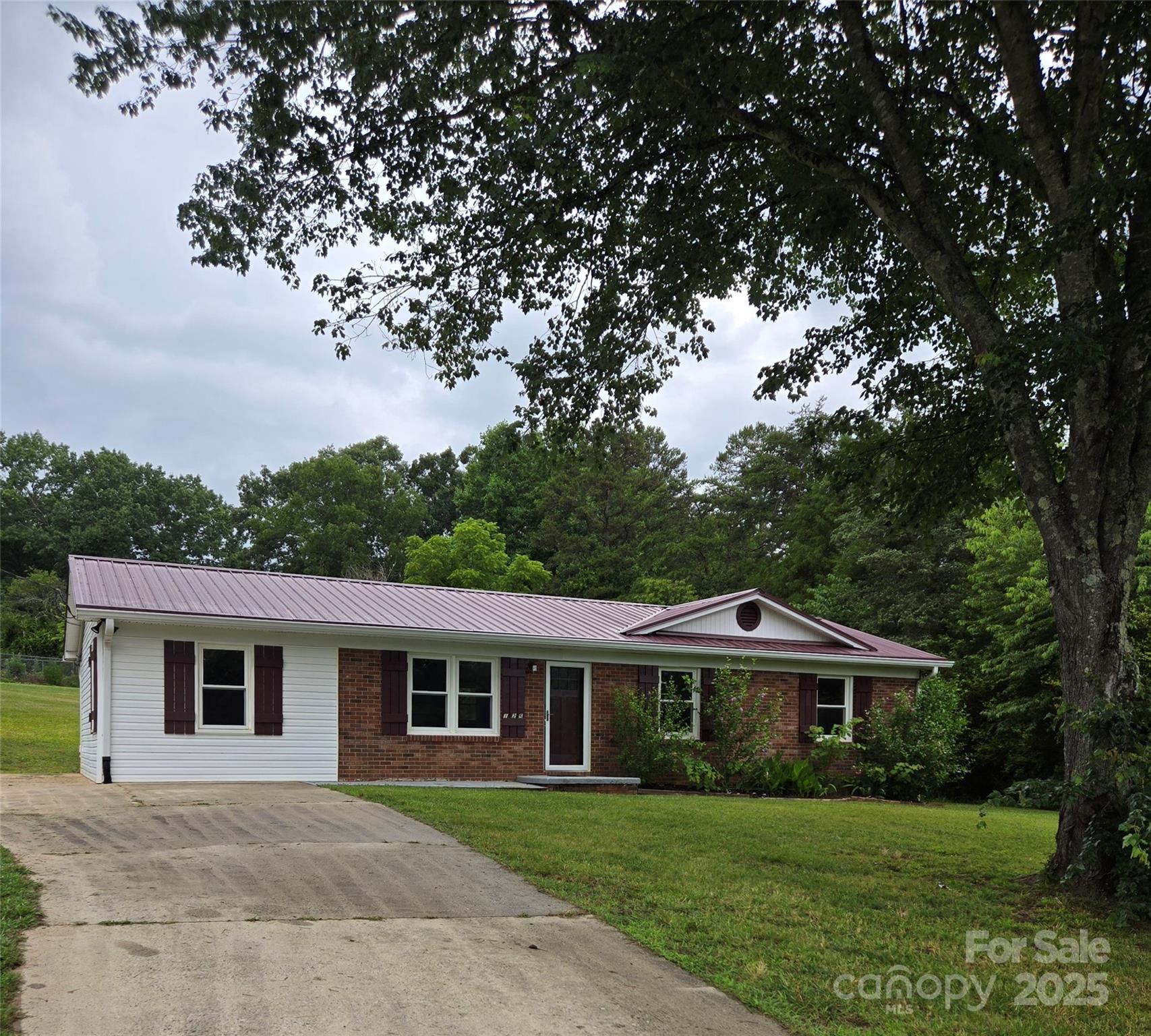 Property image 3 at 125 Heritage View Road, Hickory, NC 28601