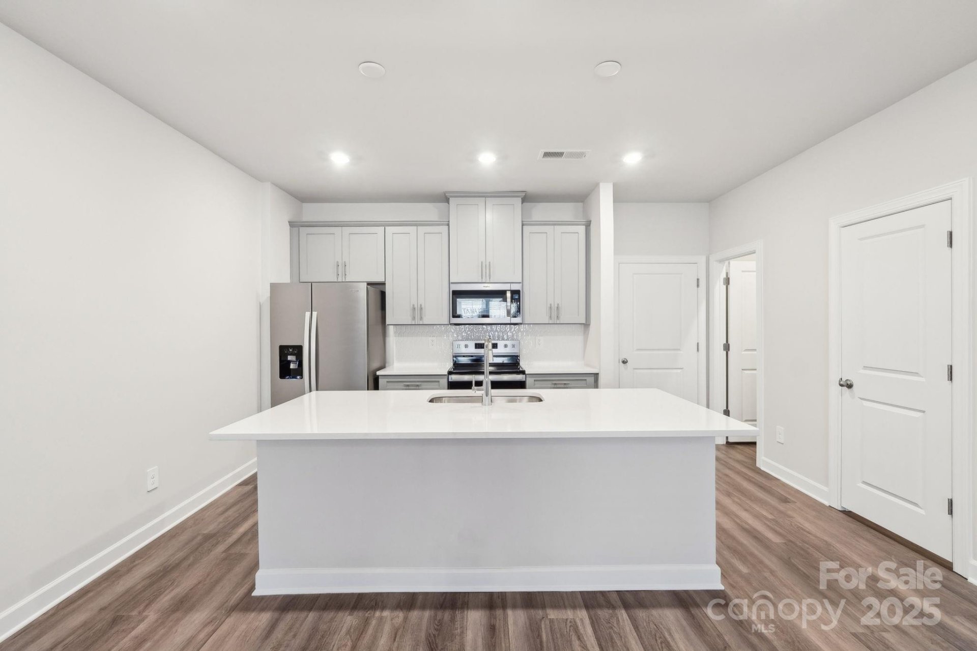 Property image 2 at 135 Utility Lane, Mooresville, NC 28117