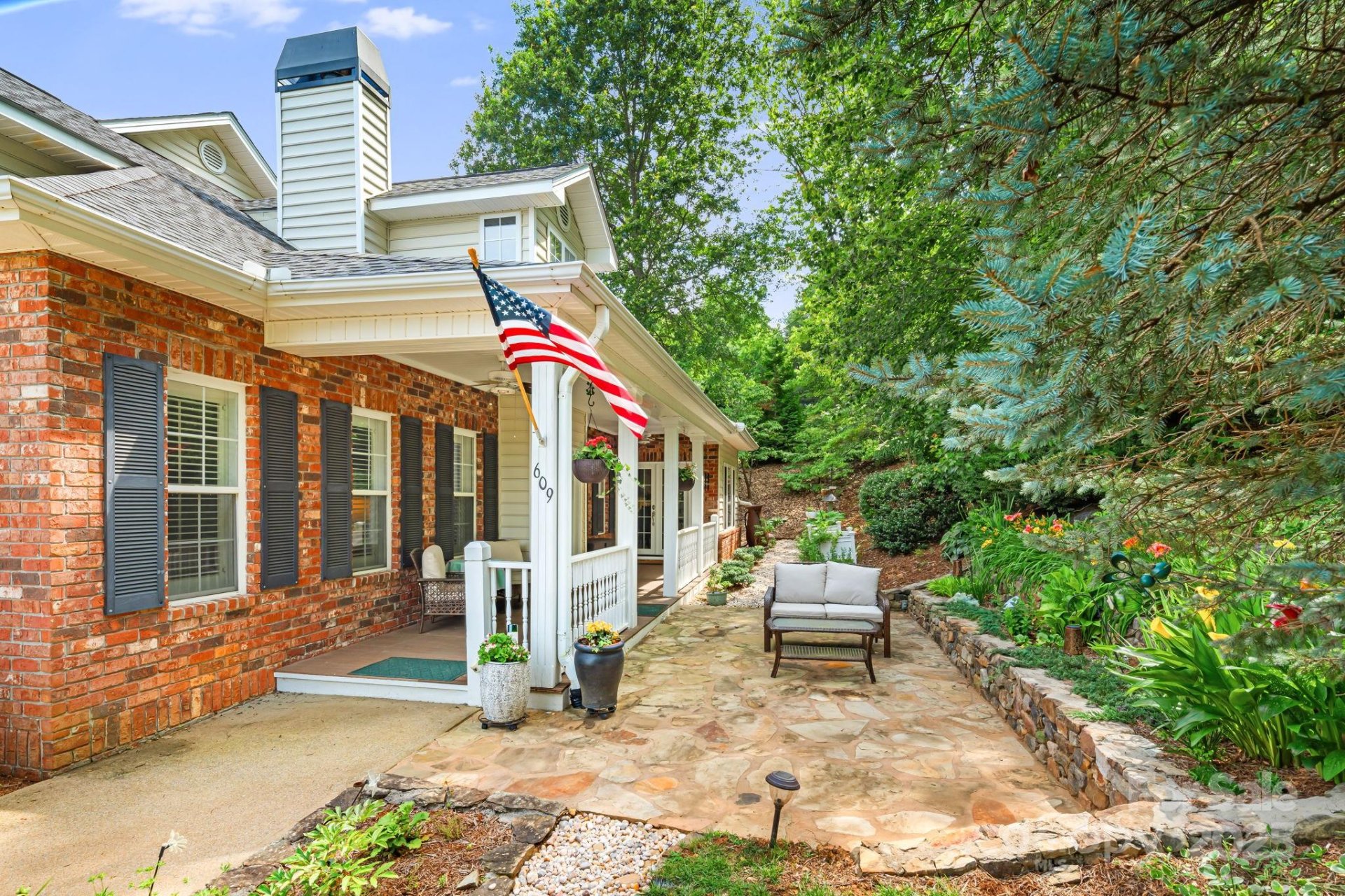 Property image 2 at 609 Carriage Commons Drive, Hendersonville, NC 28791