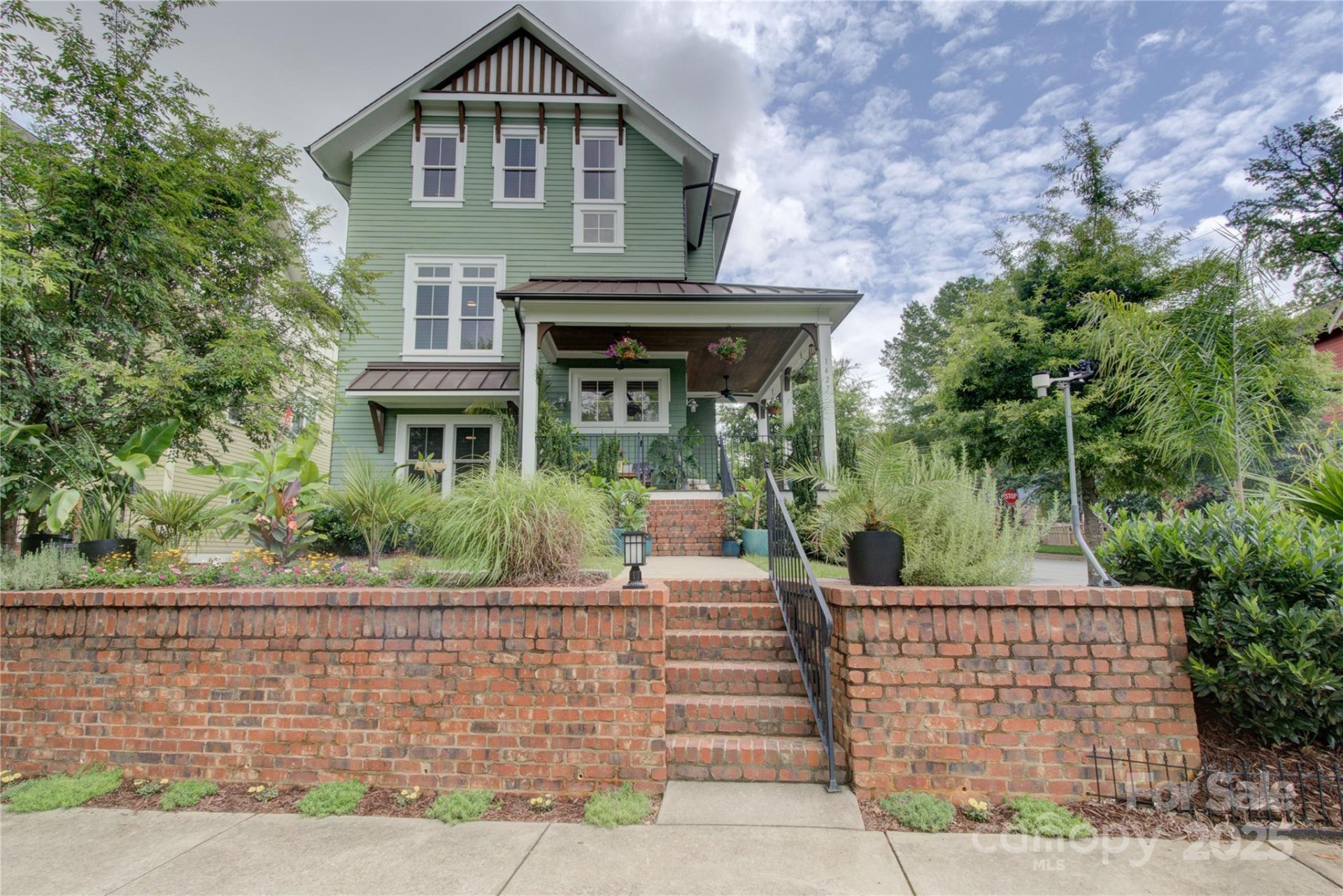 1427 Main Street