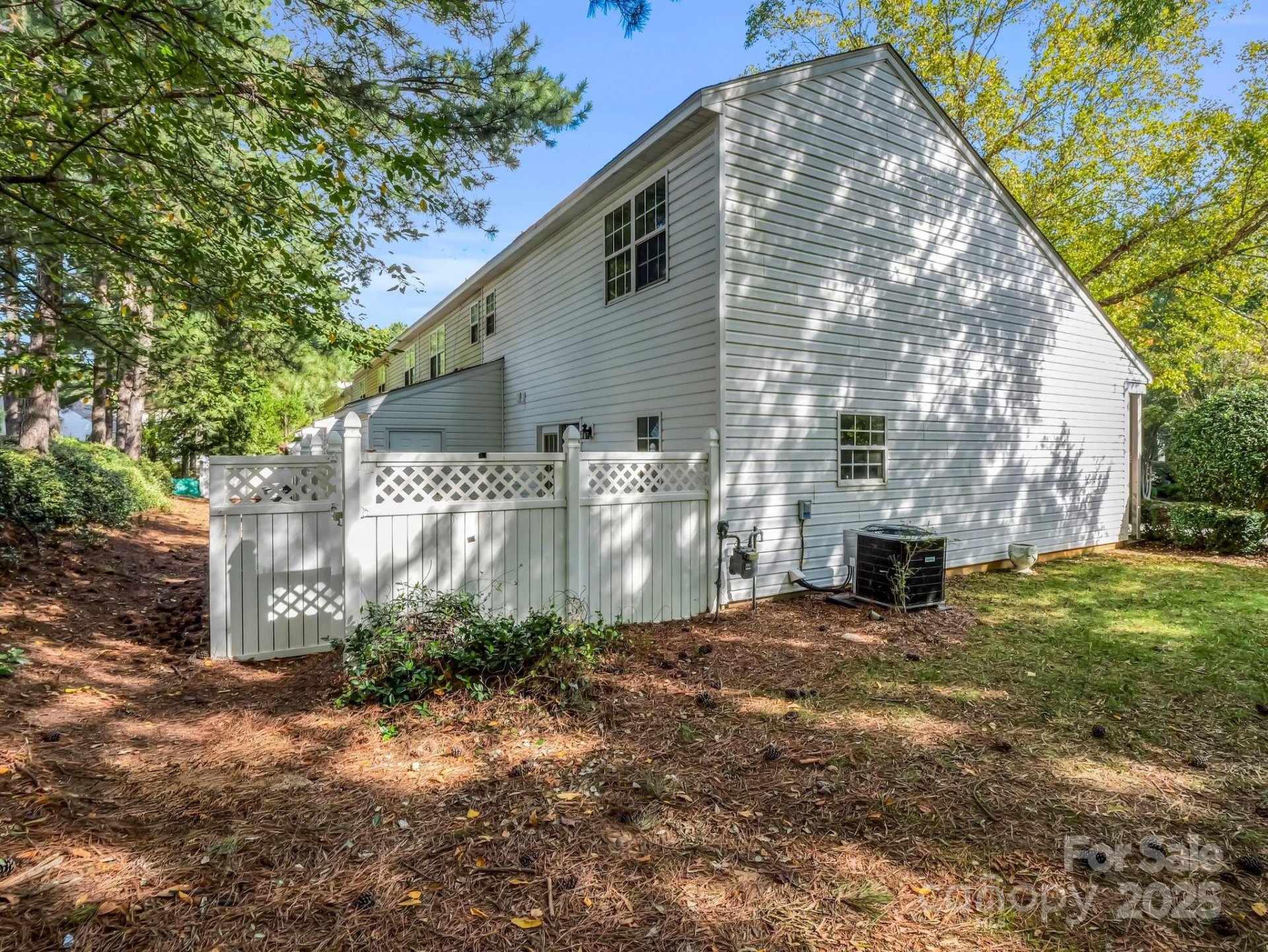 Property image 4 at 10105 Reindeer Way Lane, Charlotte, NC 28216