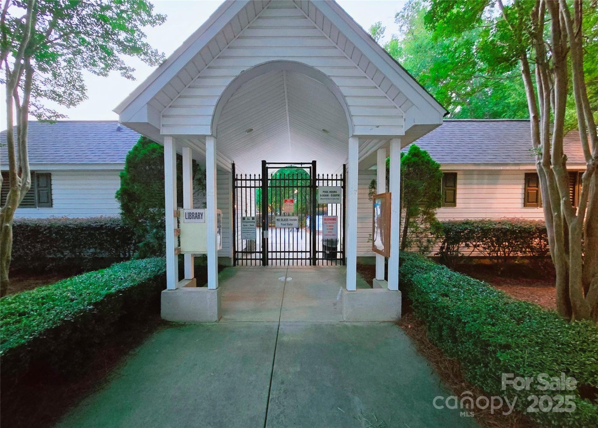 Property image 5 at 10105 Reindeer Way Lane, Charlotte, NC 28216