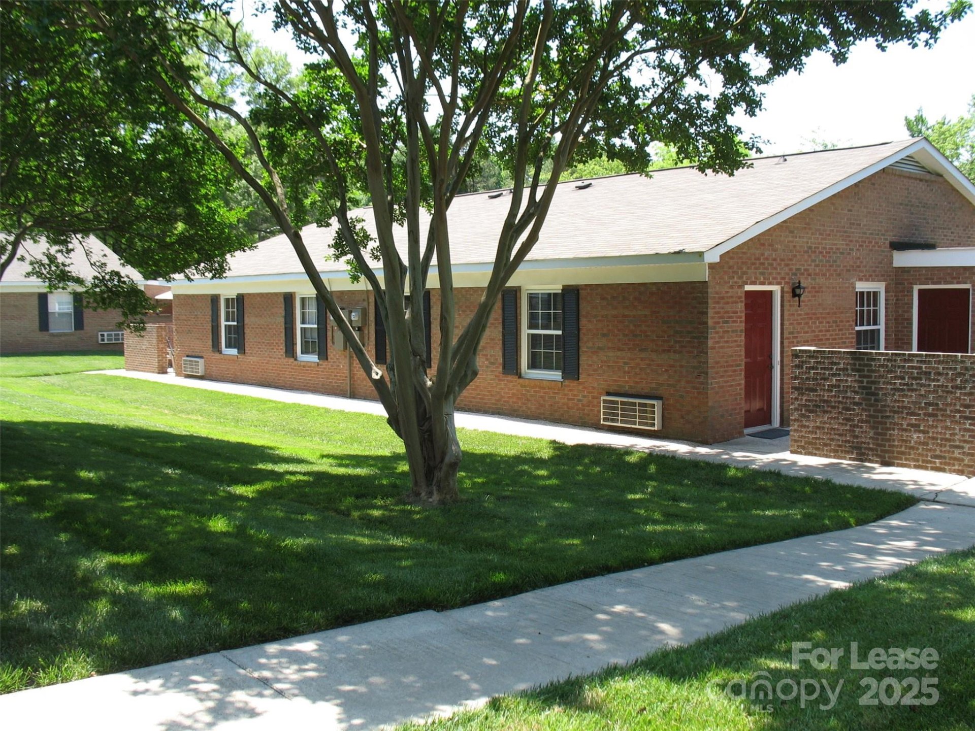 1300 Lomax Avenue