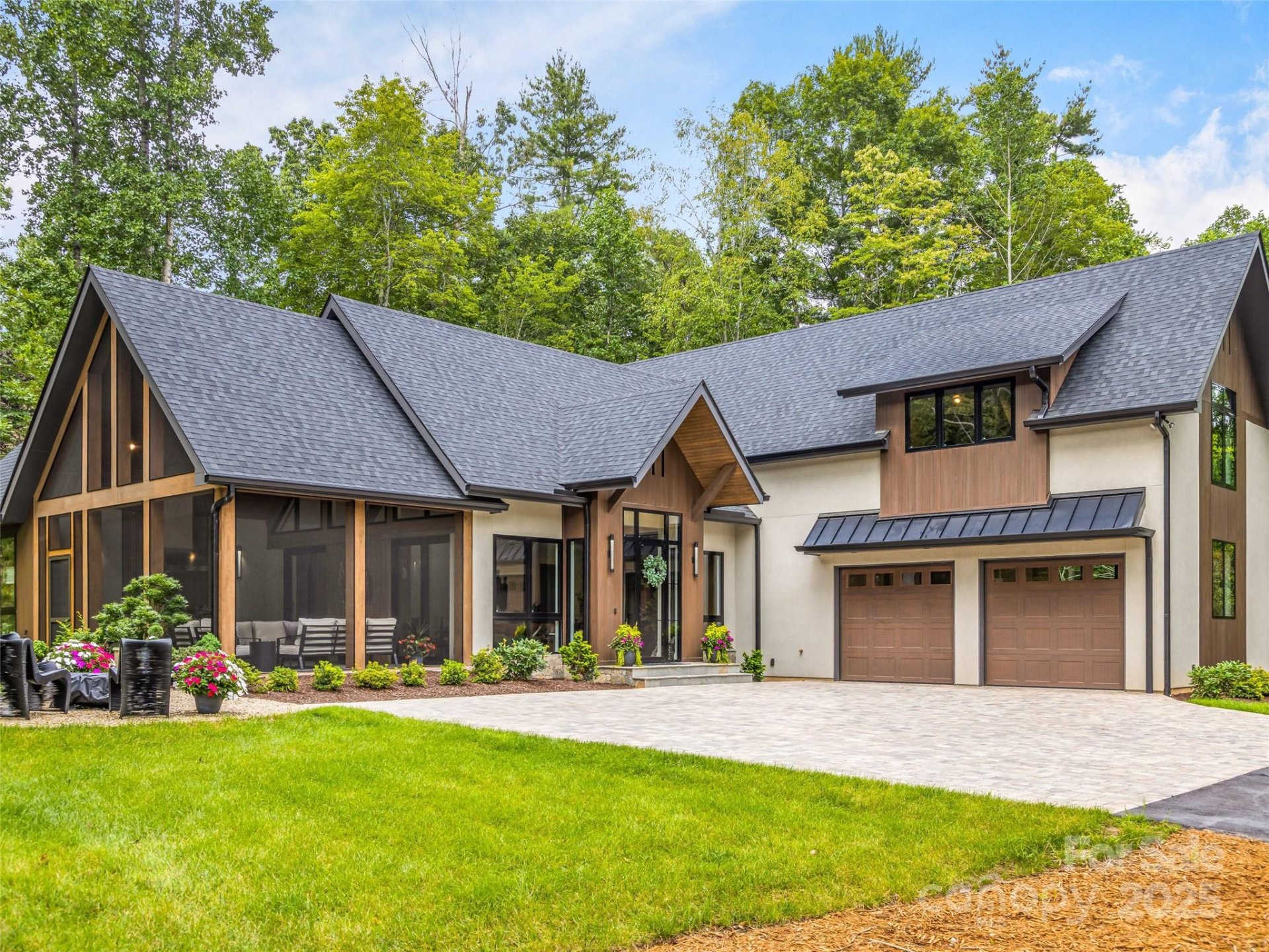 Champion Hills, Hendersonville Community