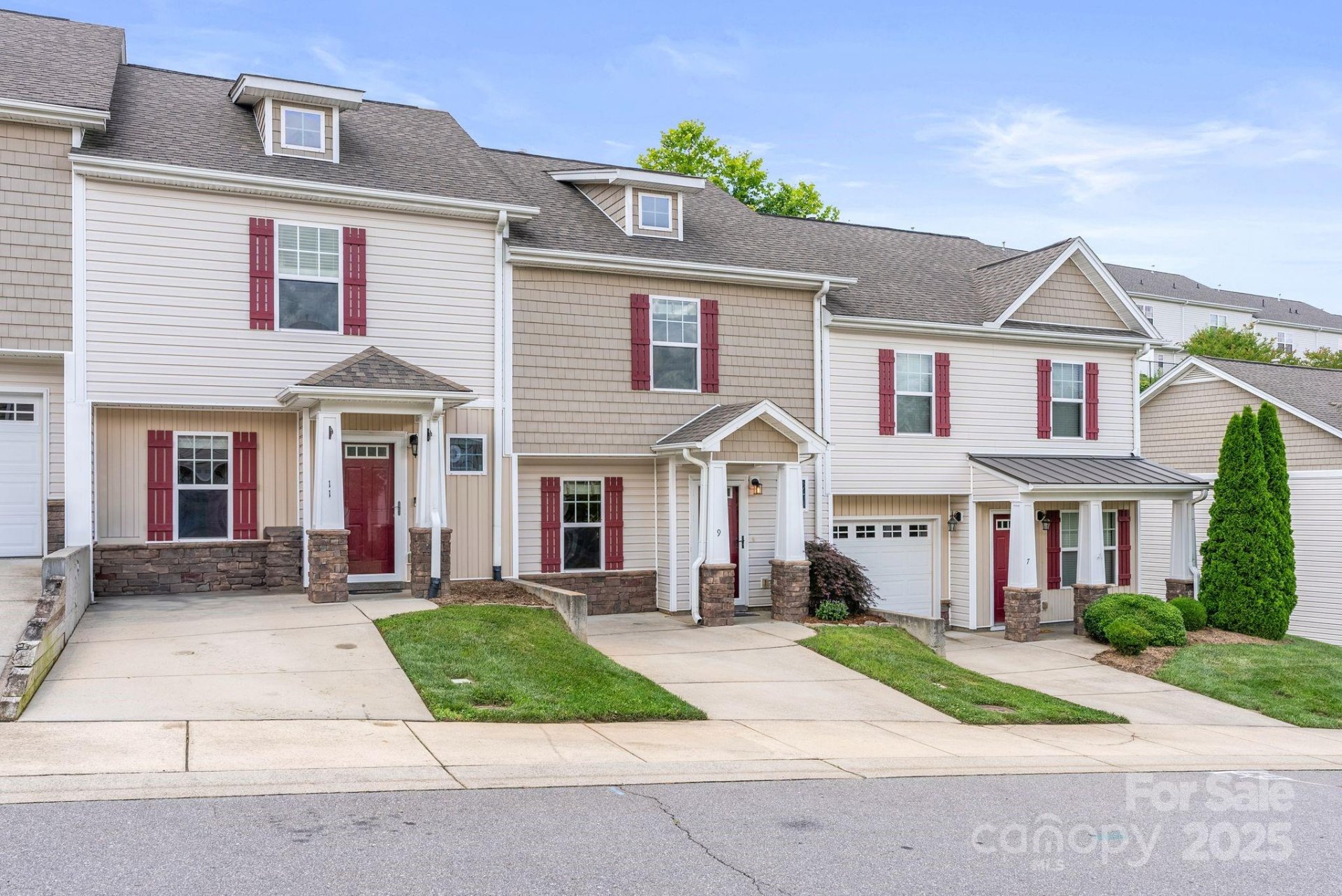 Property image 3 at 9 Barnett Shoals Drive, Weaverville, NC 28787