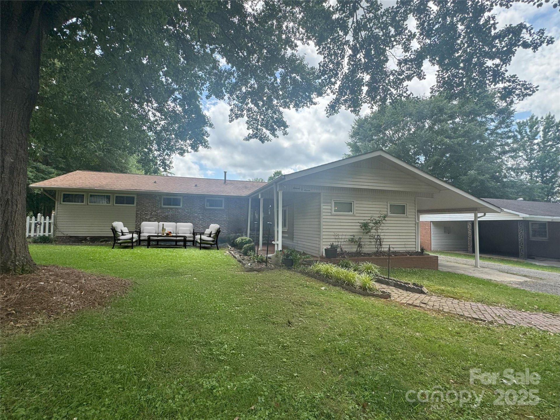 Gregwood, Lancaster Community