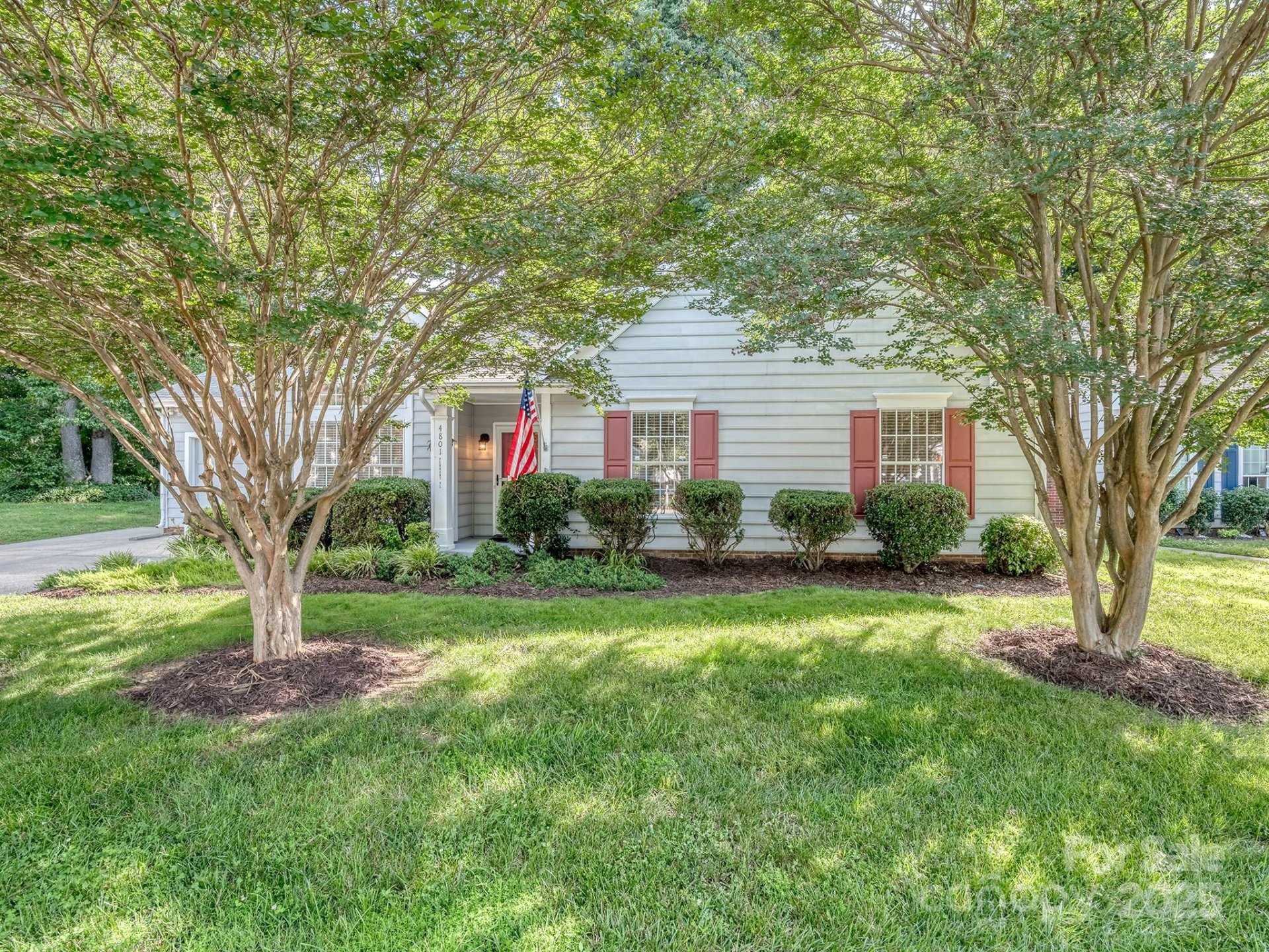 Bay Village, Charlotte Community