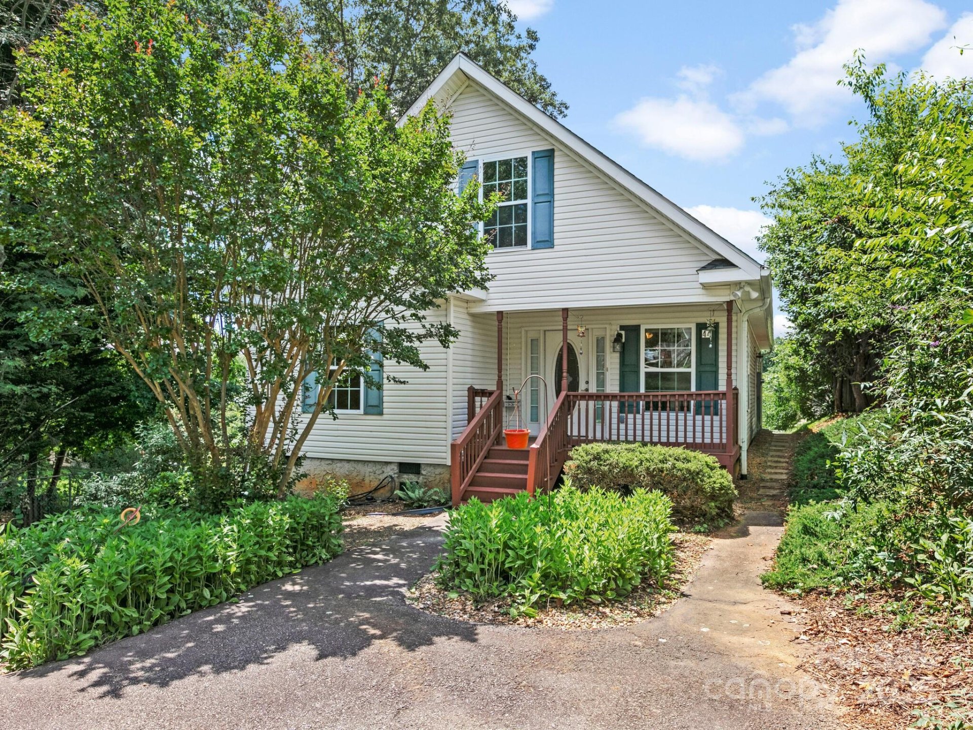 Busbee Heights, Asheville Community