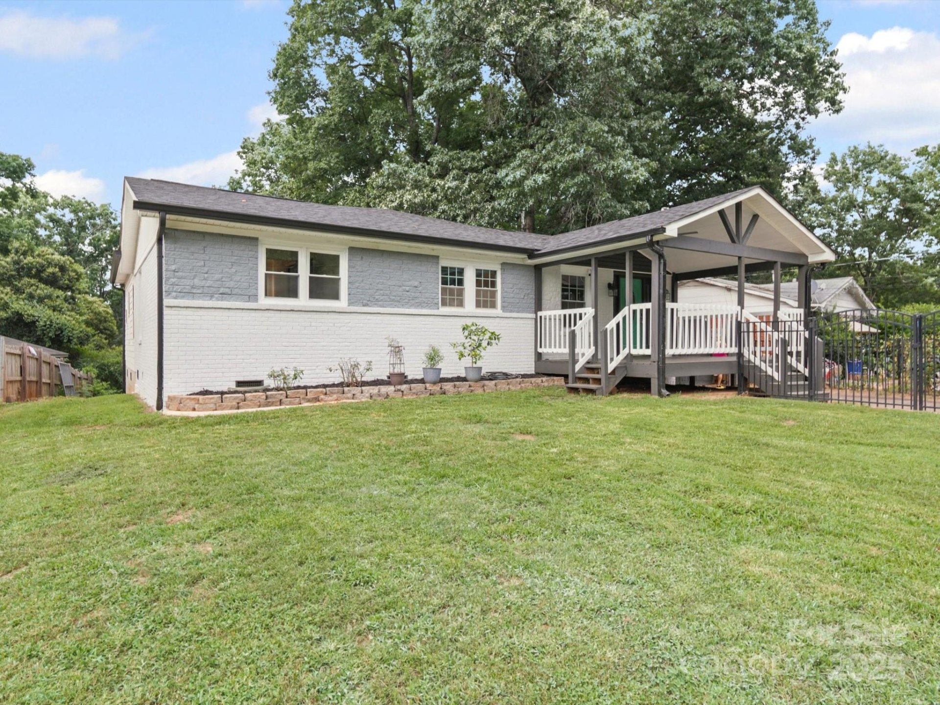 Springfield, Charlotte Community