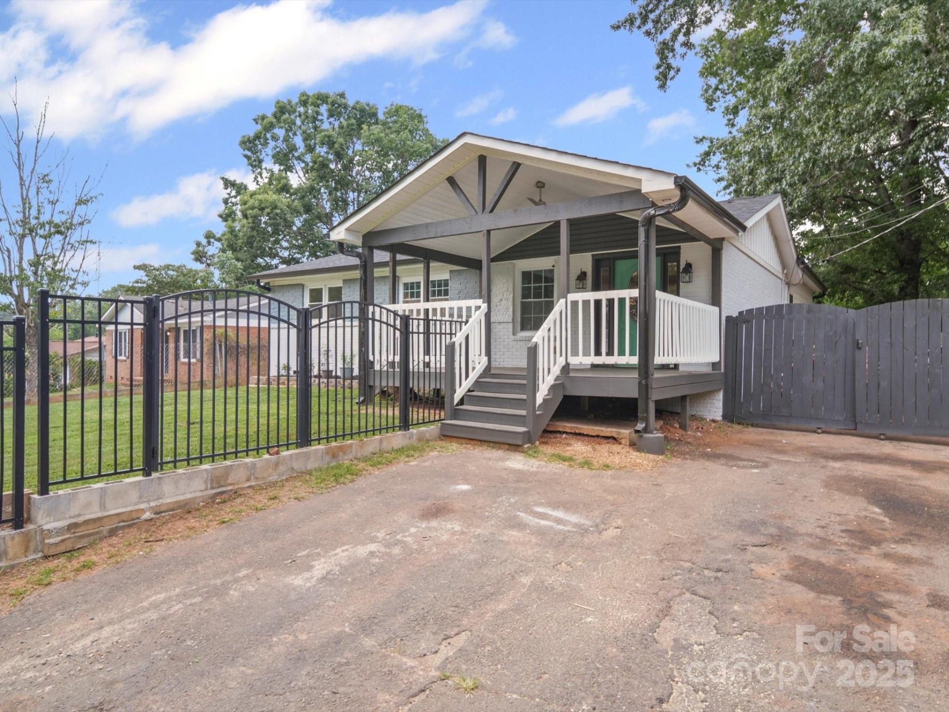 Property image 2 at 430 Edgegreen Drive, Charlotte, NC 28217
