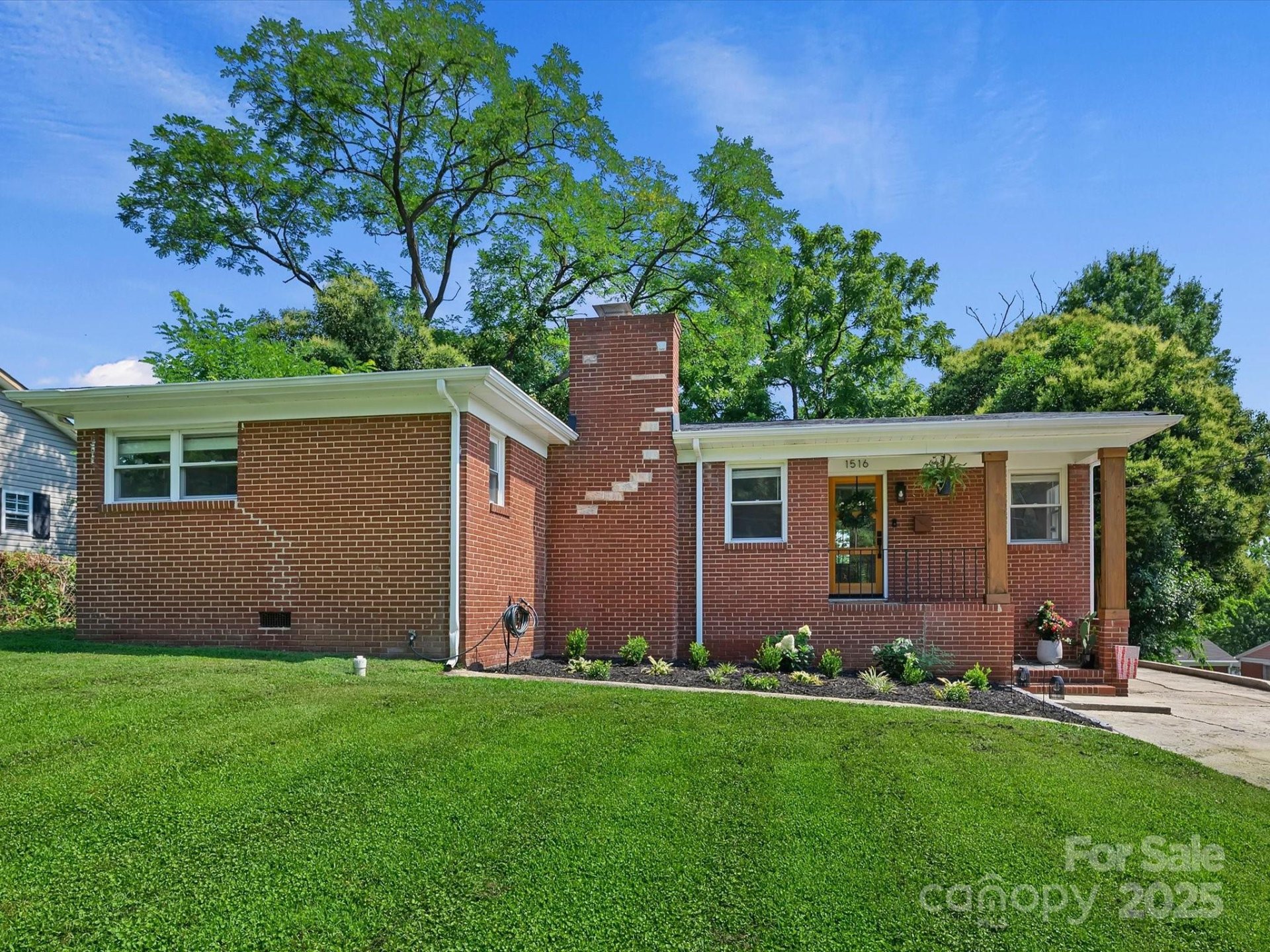 Oaklawn Park, Charlotte Community