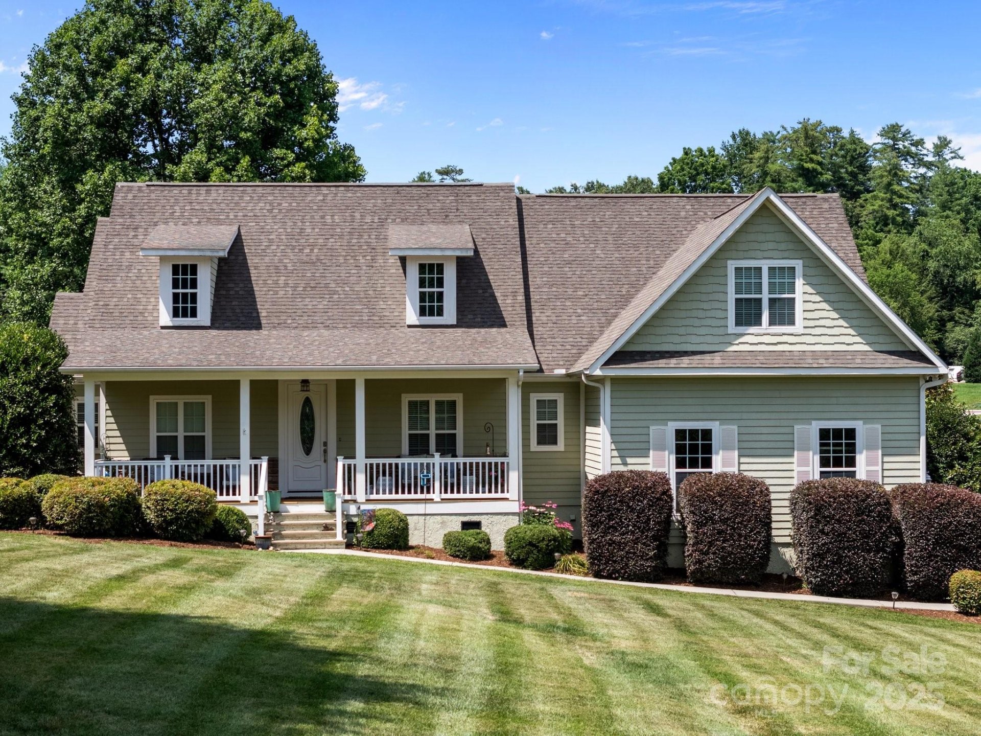 Property image 1 at 1006 Pin Oak Trail, Hendersonville, NC 28739