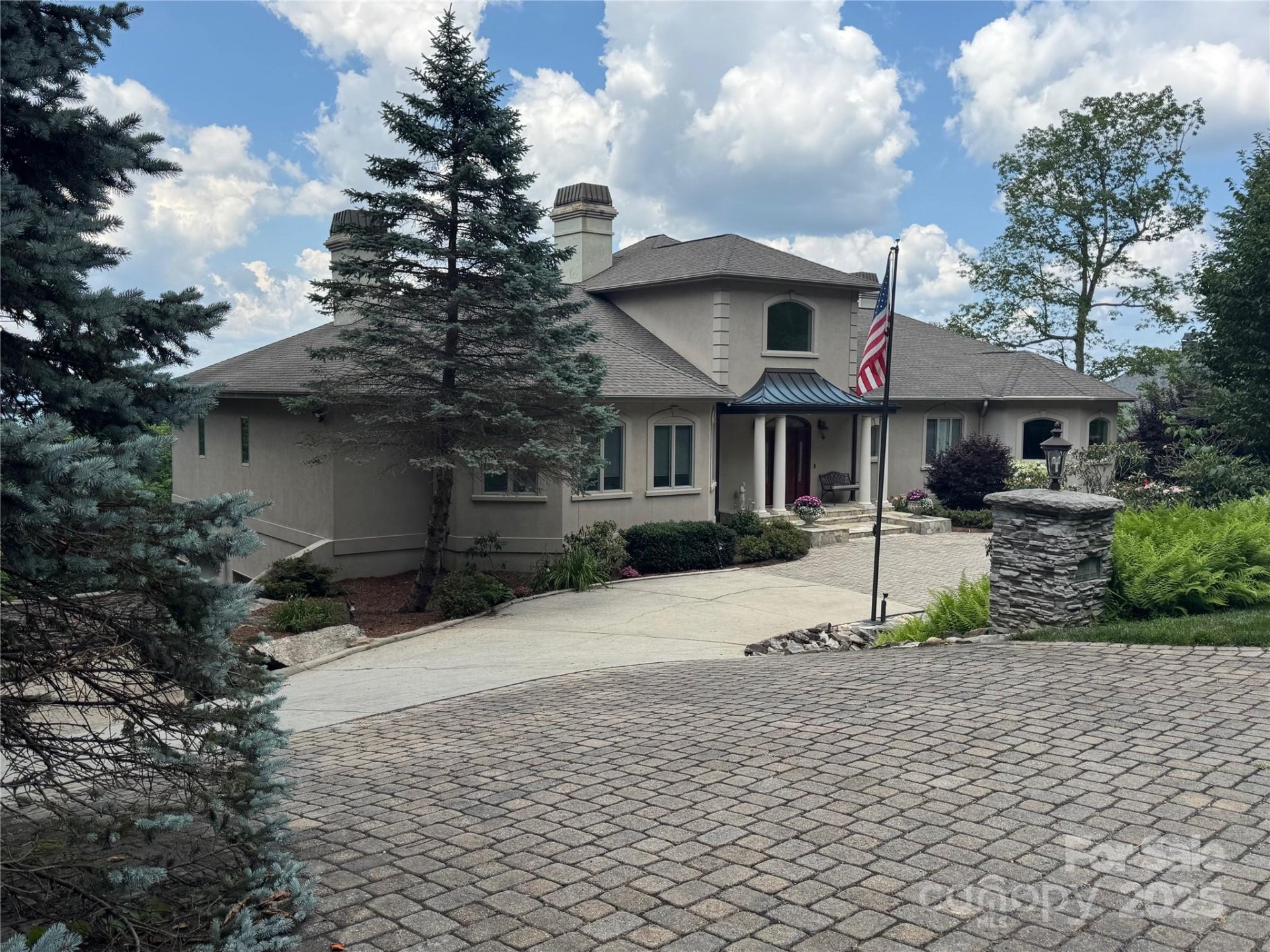 Property image 1 at 121 Berry Creek Drive, Flat Rock, NC 28731