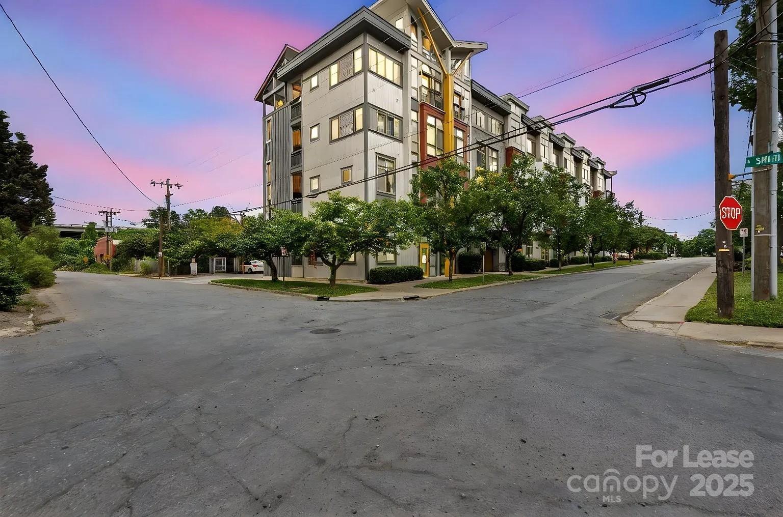 514 W 10th Street