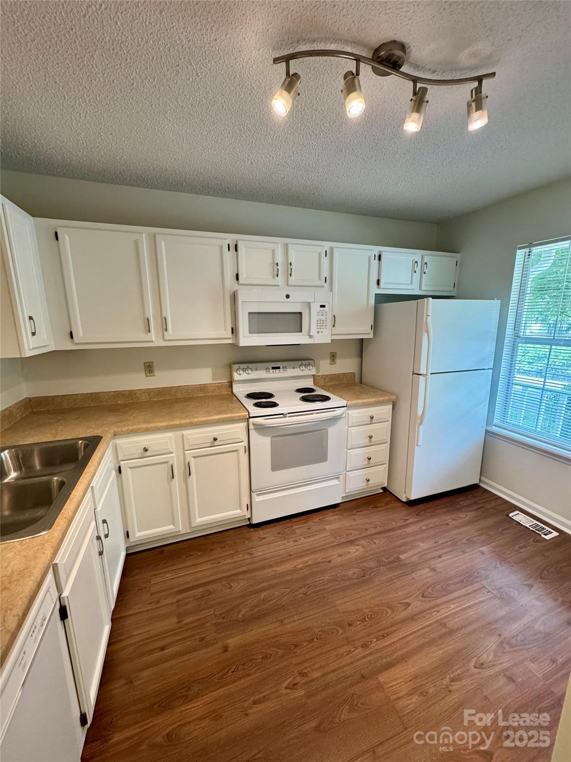 Property image 4 at 8112 Circle Tree Lane, Charlotte, NC 28277