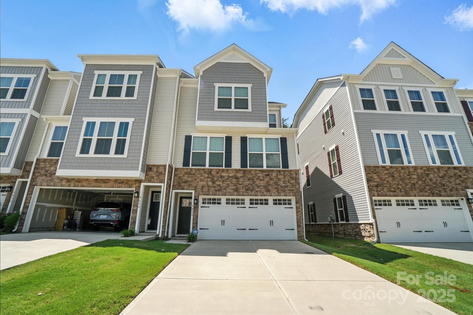 OakLawn, Huntersville Community