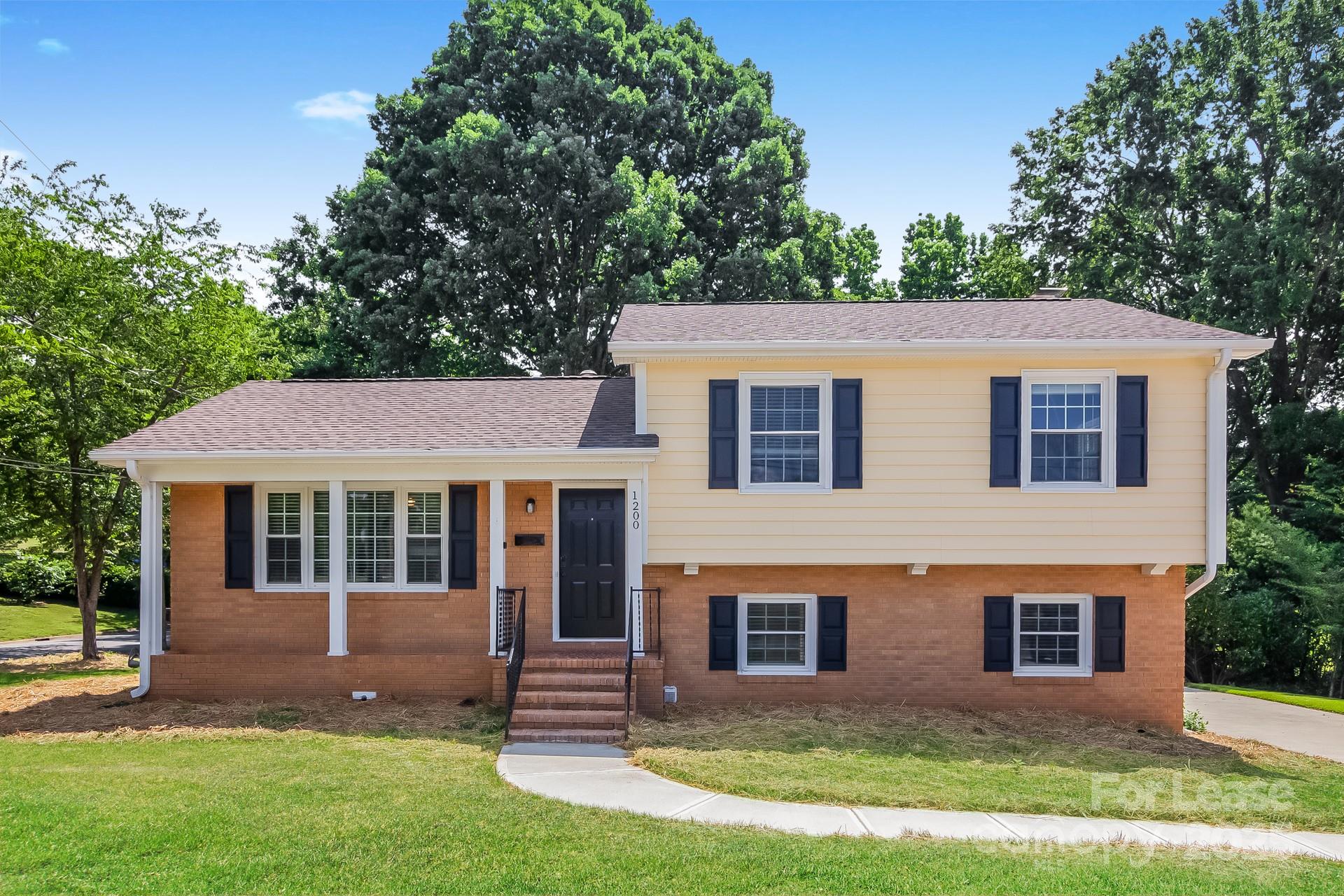 Property image 1 at 1200 Castlegate Street, Gastonia, NC 28054