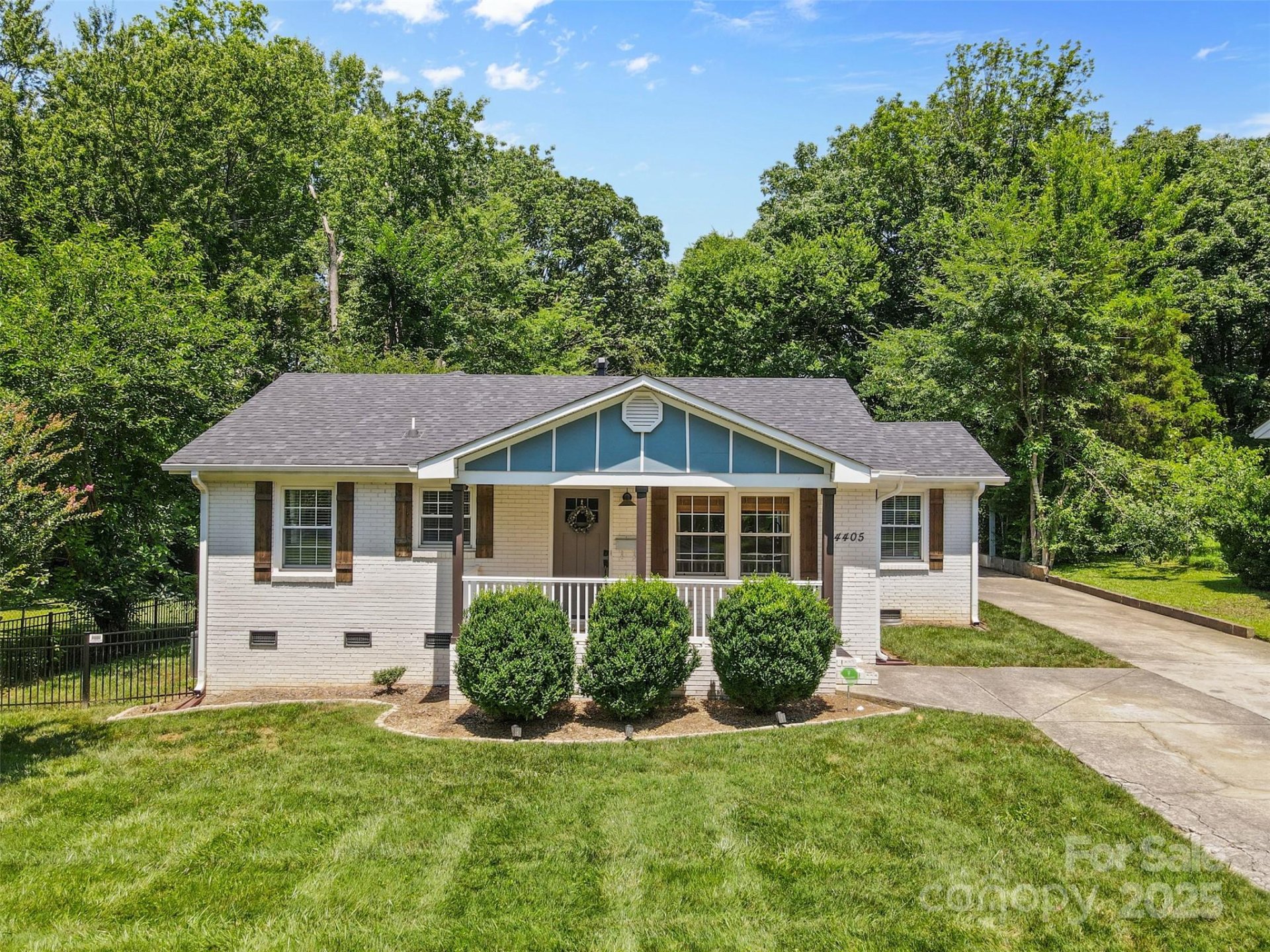 Property image 1 at 4405 Somerdale Lane, Charlotte, NC 28205