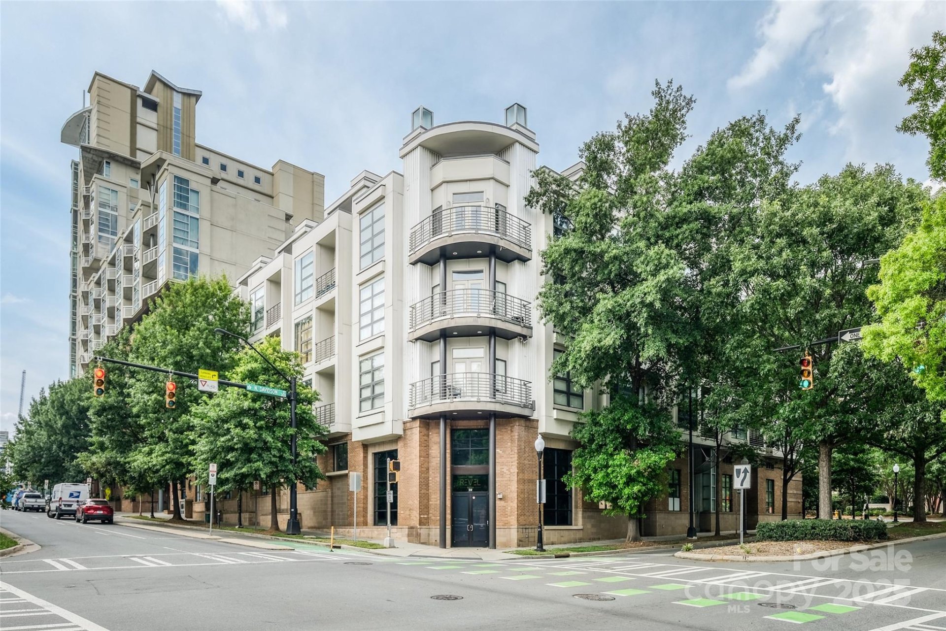 525 E 6th Street