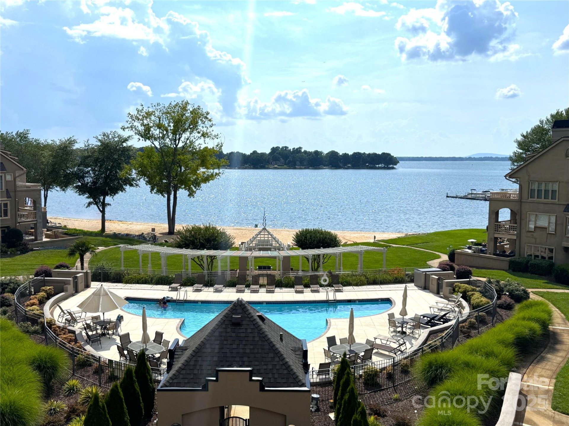 Davidson Landing, Davidson Community