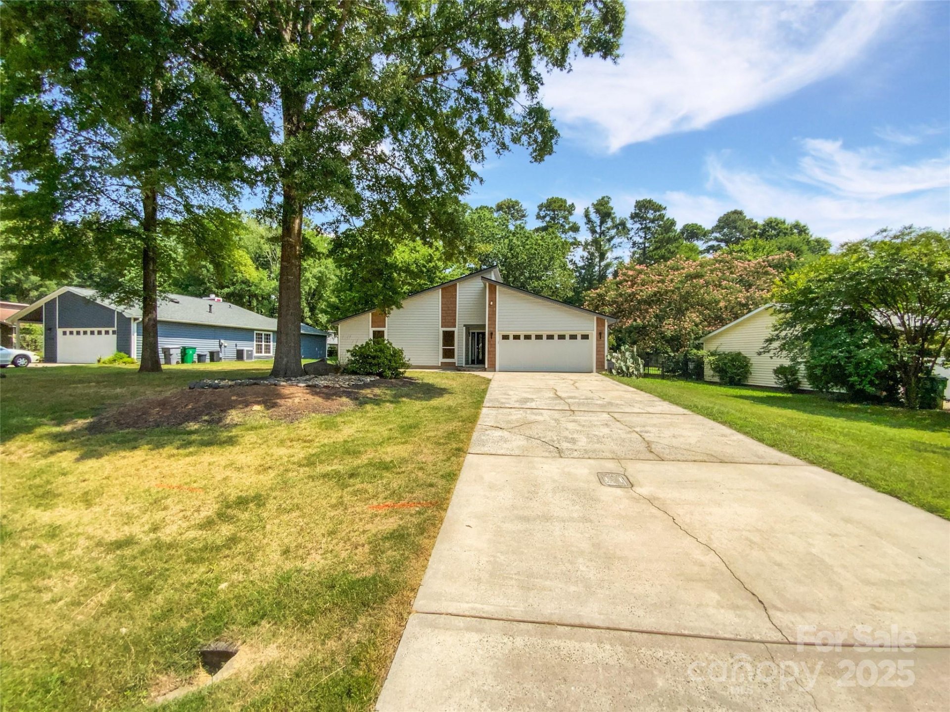 Property image 1 at 10934 Coachman Circle, Charlotte, NC 28277