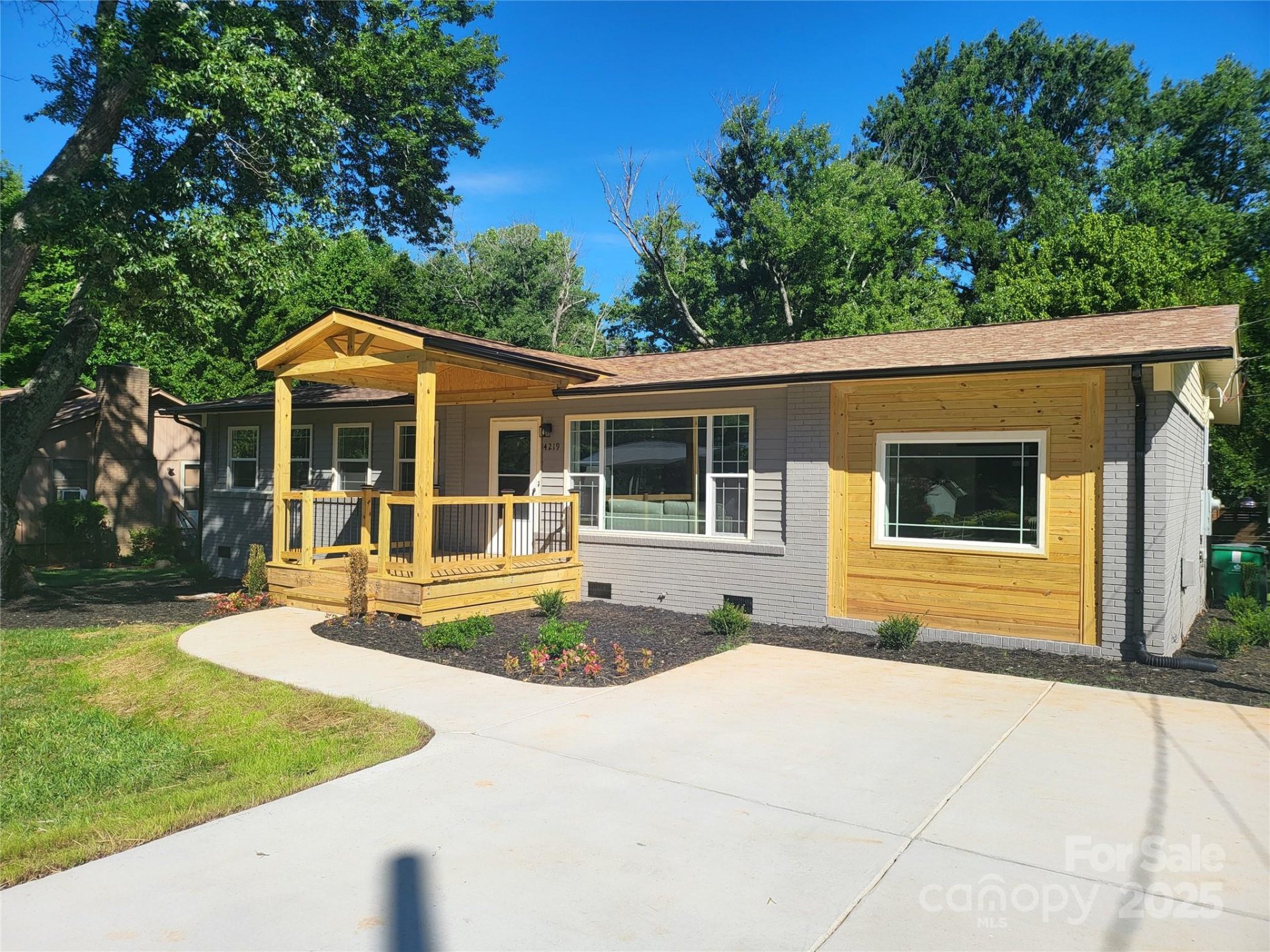 Property at 4219 Tipperary Place, Charlotte, NC 28215