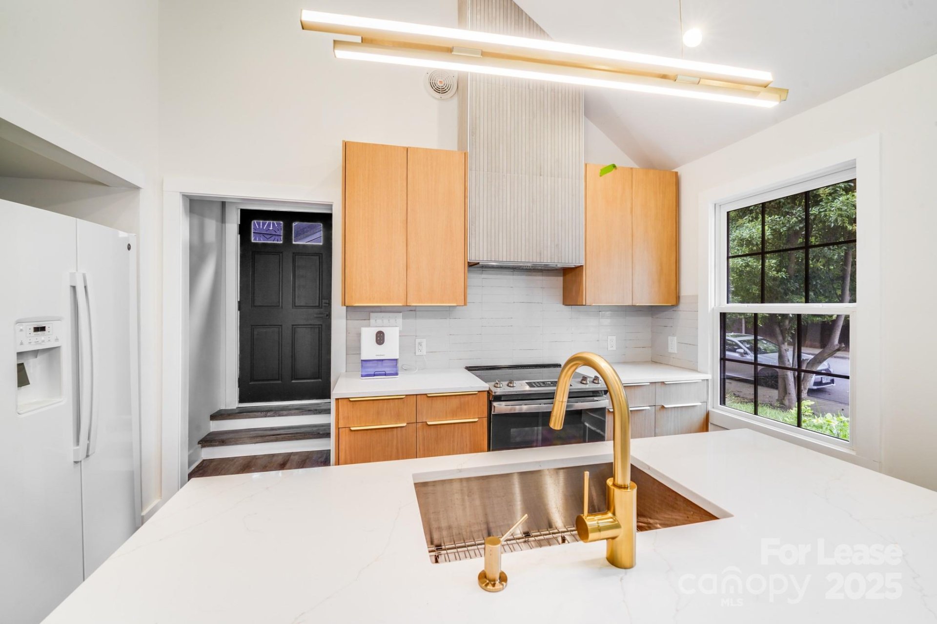 Property image 4 at 465 W Worthington Avenue, Charlotte, NC 28203
