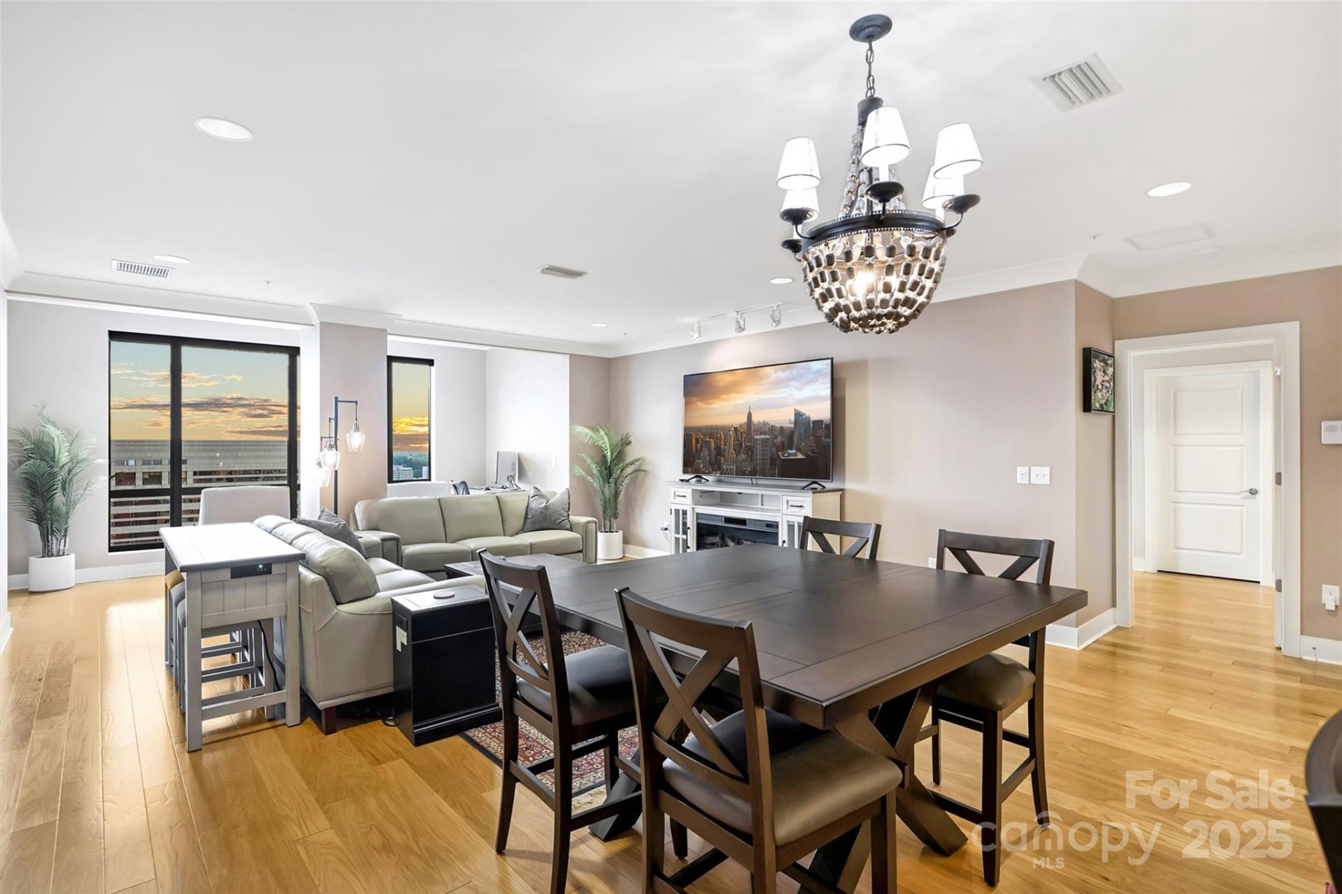 SKYE Condominiums, Charlotte community