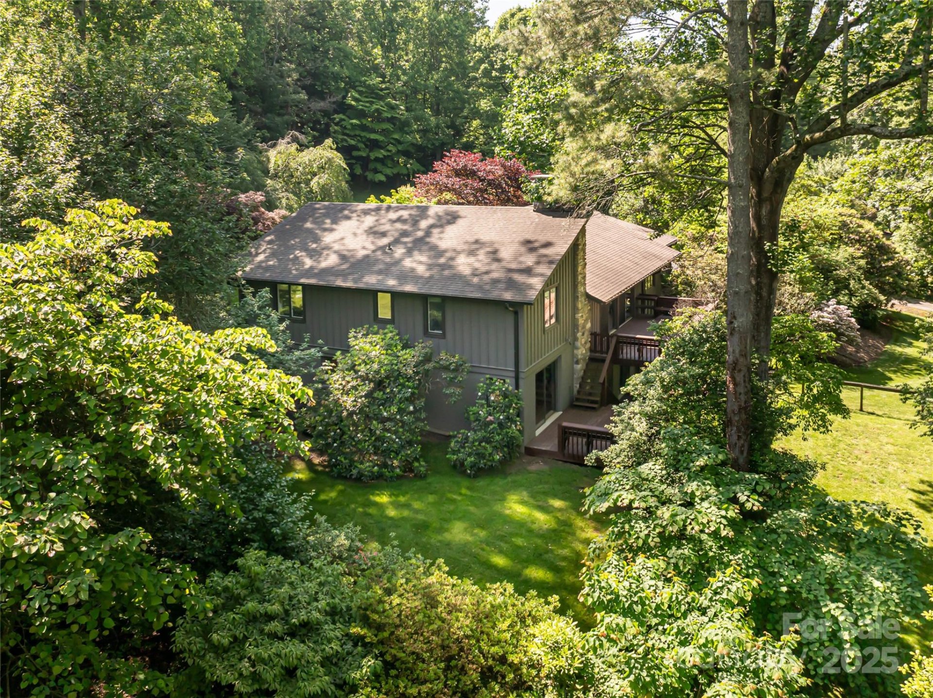 Property image 2 at 33 Deerhaven Lane, Asheville, NC 28803