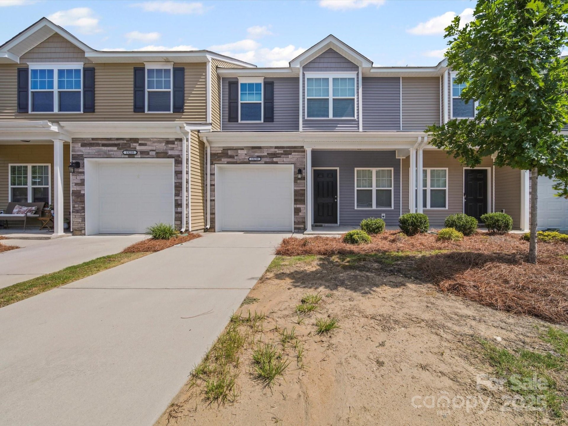 Wrights Crossing, Charlotte Community