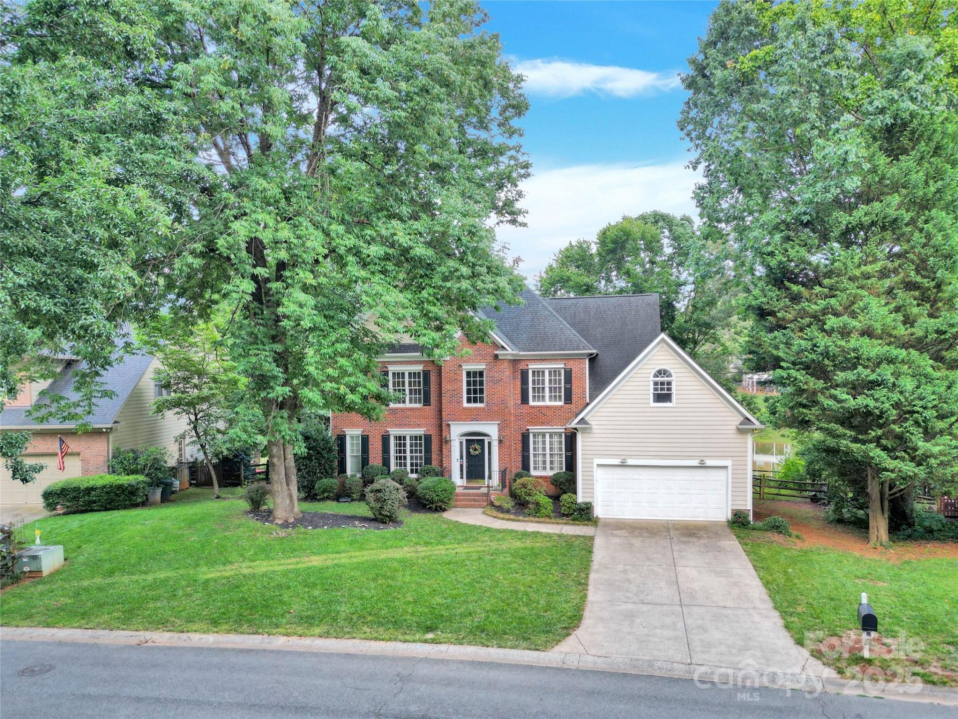 Property image 2 at 5015 Foxbriar Trail, Charlotte, NC 28269